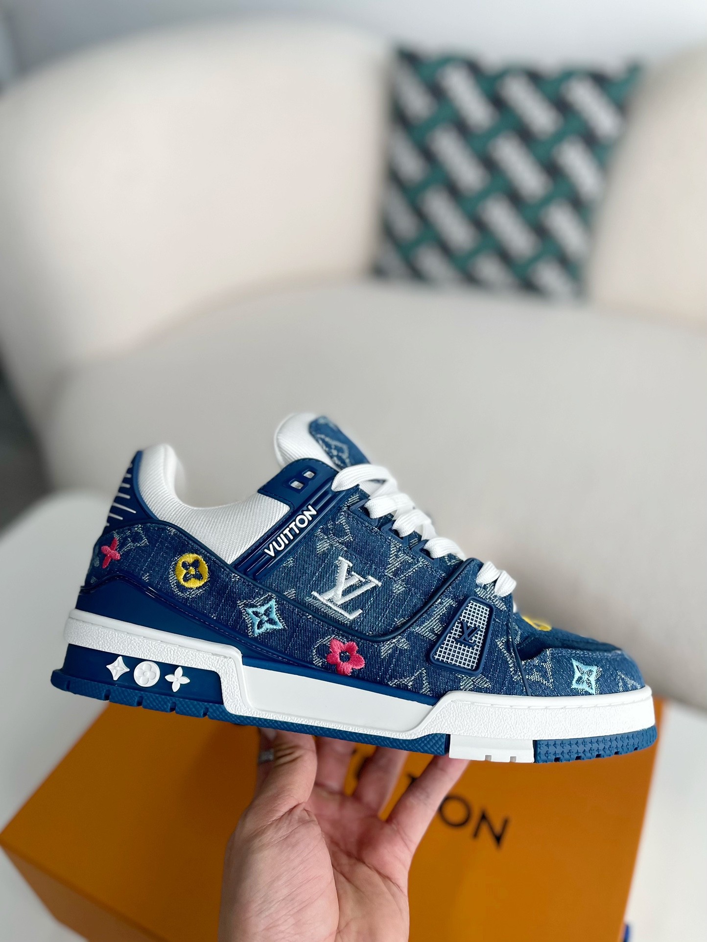 「#3239」 LOUIS VUITTON TRAINER SNEAKERS