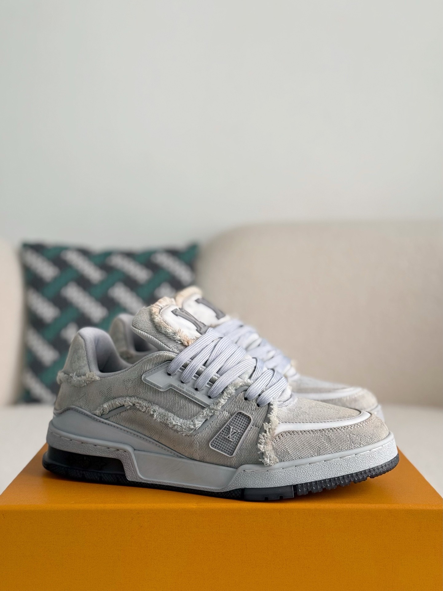 LOUIS VUITTON TRAINER SNEAKERS