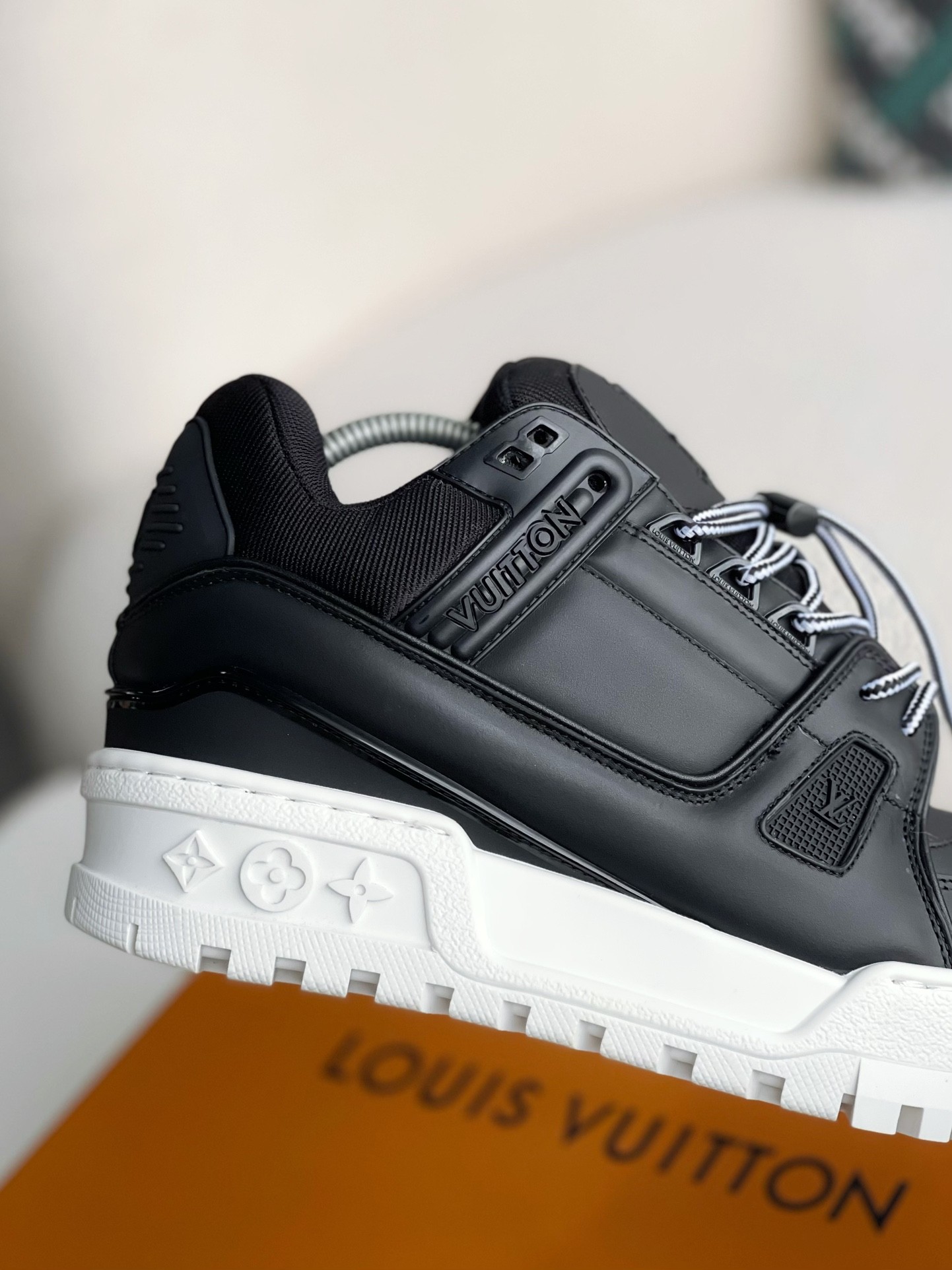「#3338」 LOUIS VUITTON TRAINER Maxi SNEAKERS