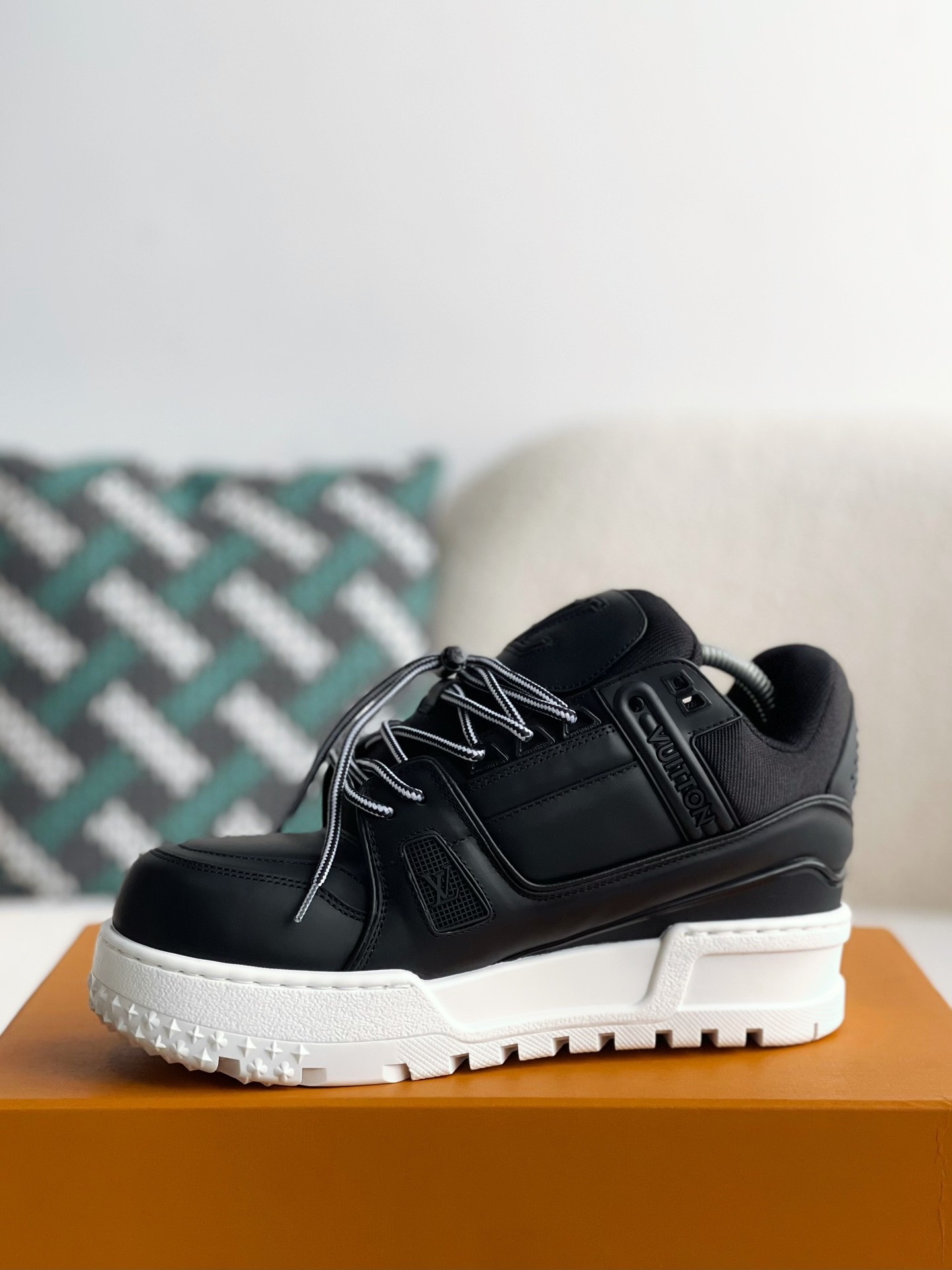 「#3338」 LOUIS VUITTON TRAINER Maxi SNEAKERS