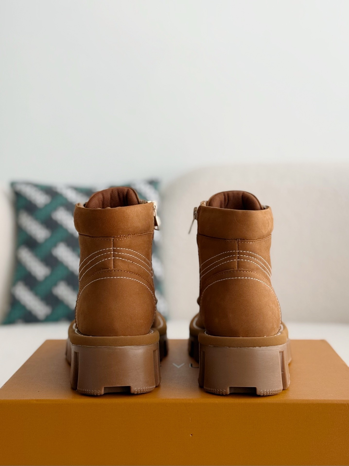 「#3717」LOUIS VUITTON Round toe lace-up boots