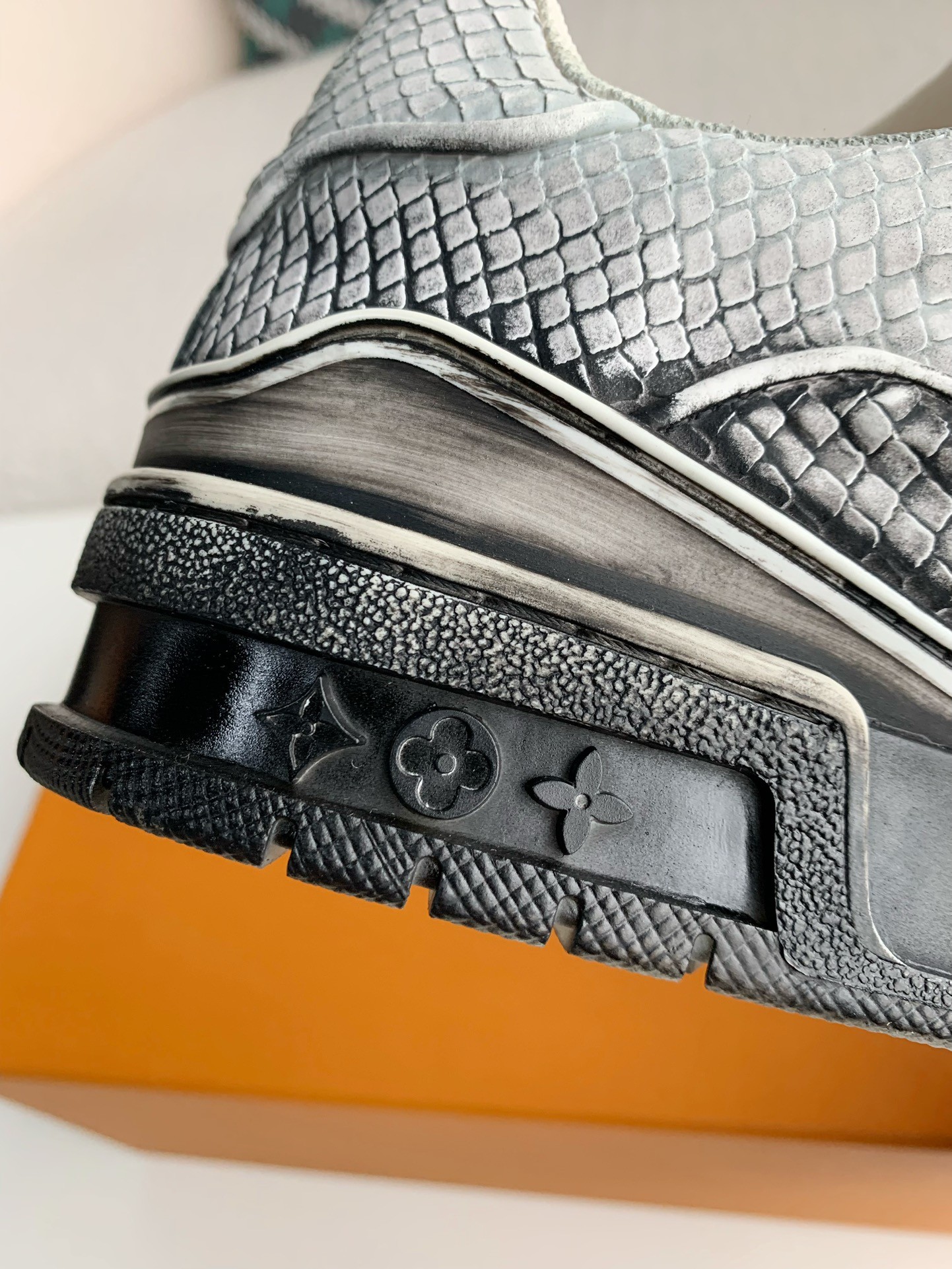 「#3315」 LOUIS VUITTON TRAINER SNEAKERS