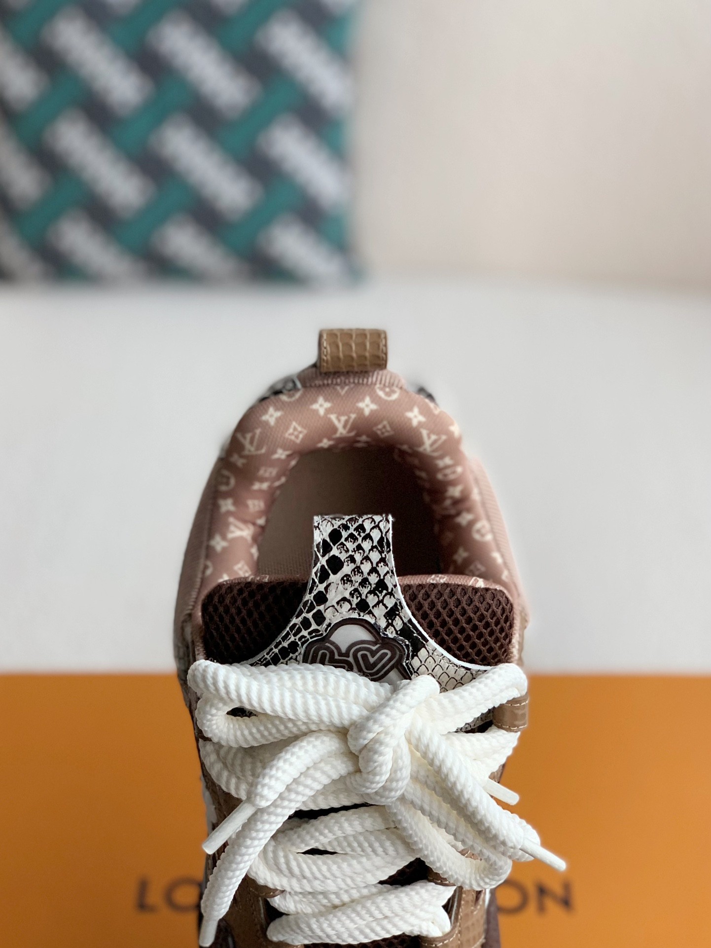 「#1977」LOUIS VUITTON NEW SKATE