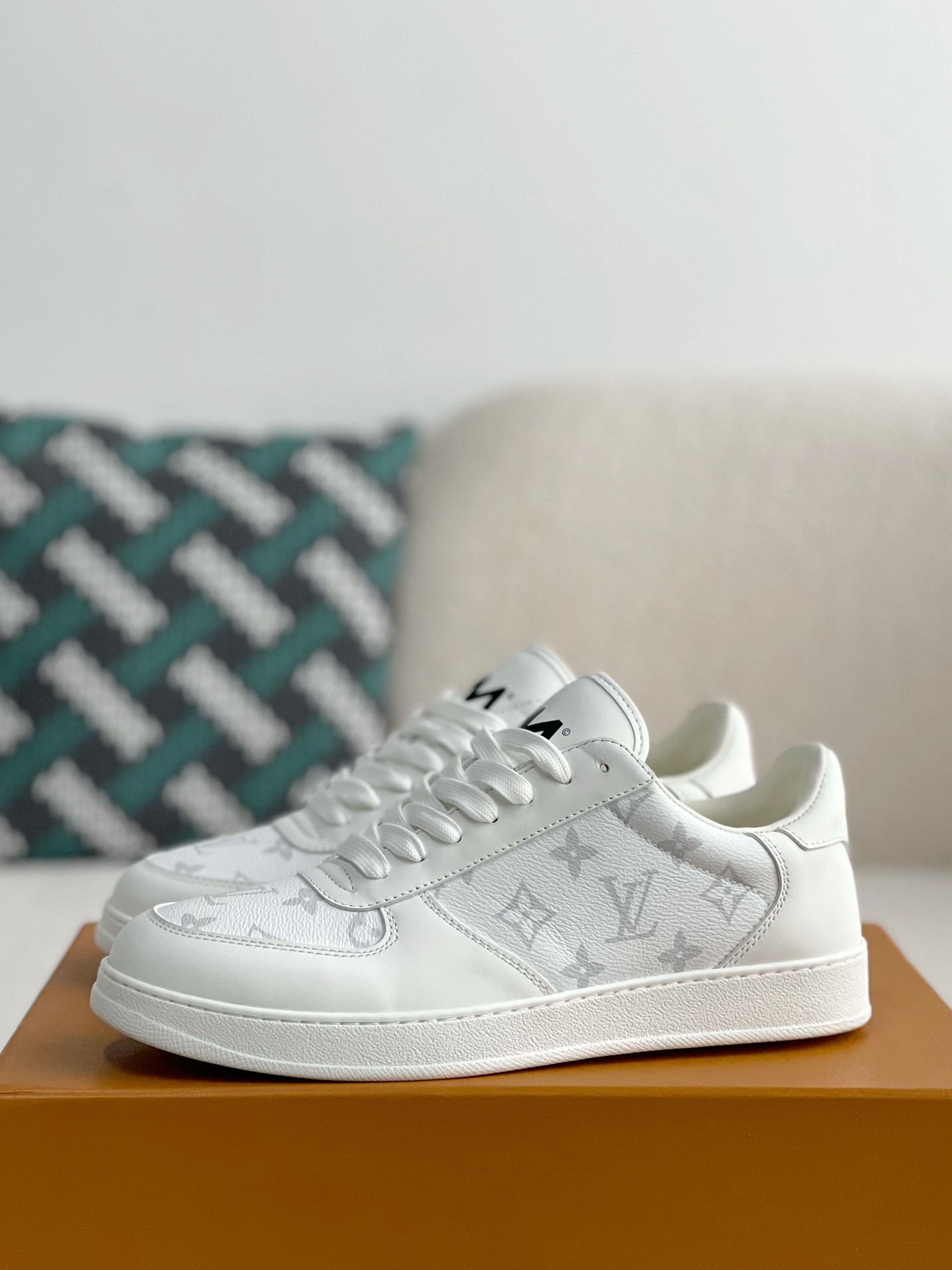 「#3217」LOUIS VUITTON RIVOLI SNEAKERS