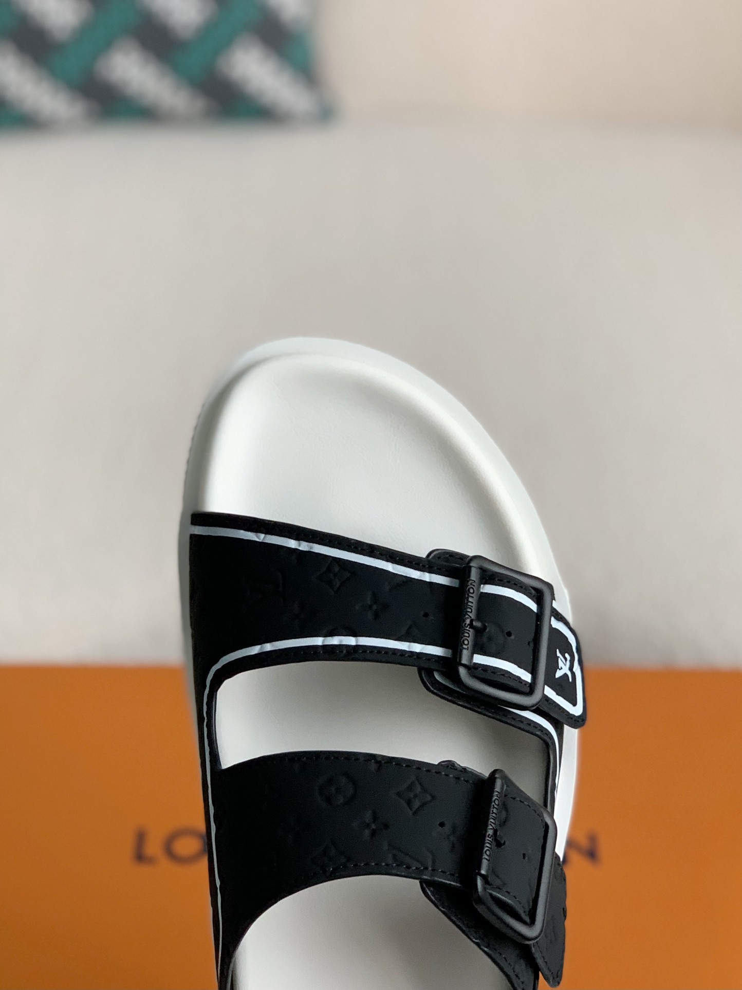 「#1019」LOUIS VUITTON  MAN SLIPPERS