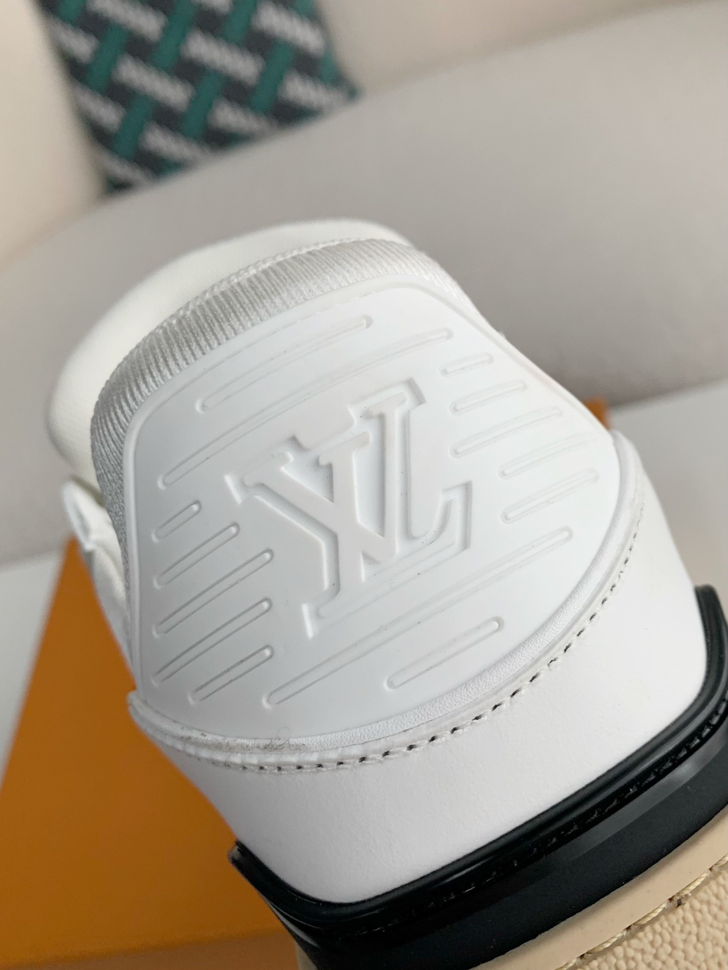「#3142」 LOUIS VUITTON TRAINER SNEAKERS