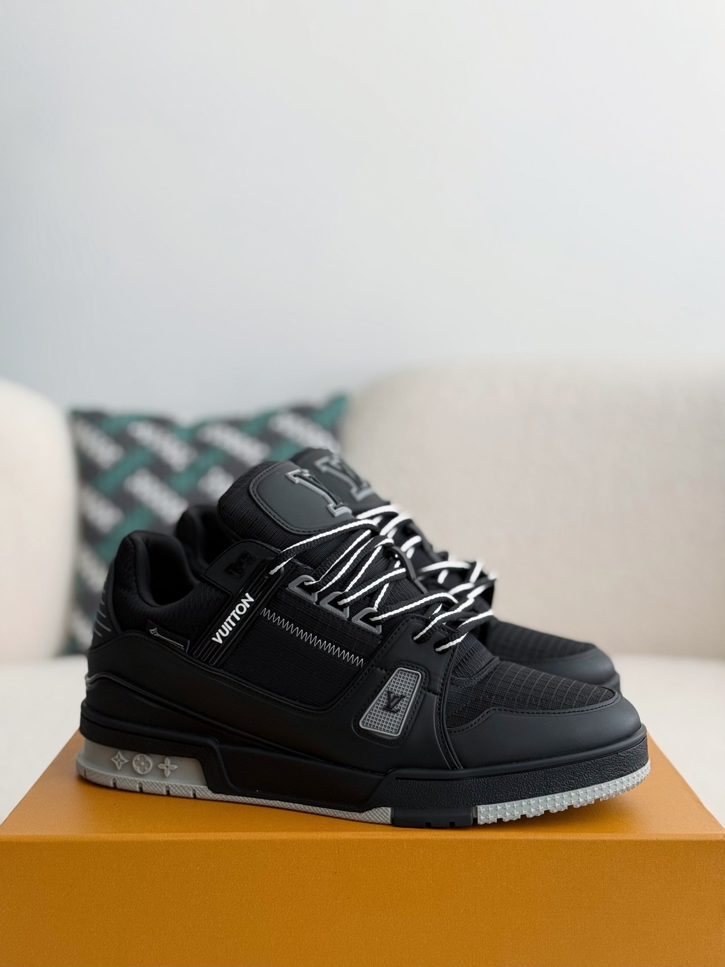 LOUIS VUITTON TRAINER SNEAKERS