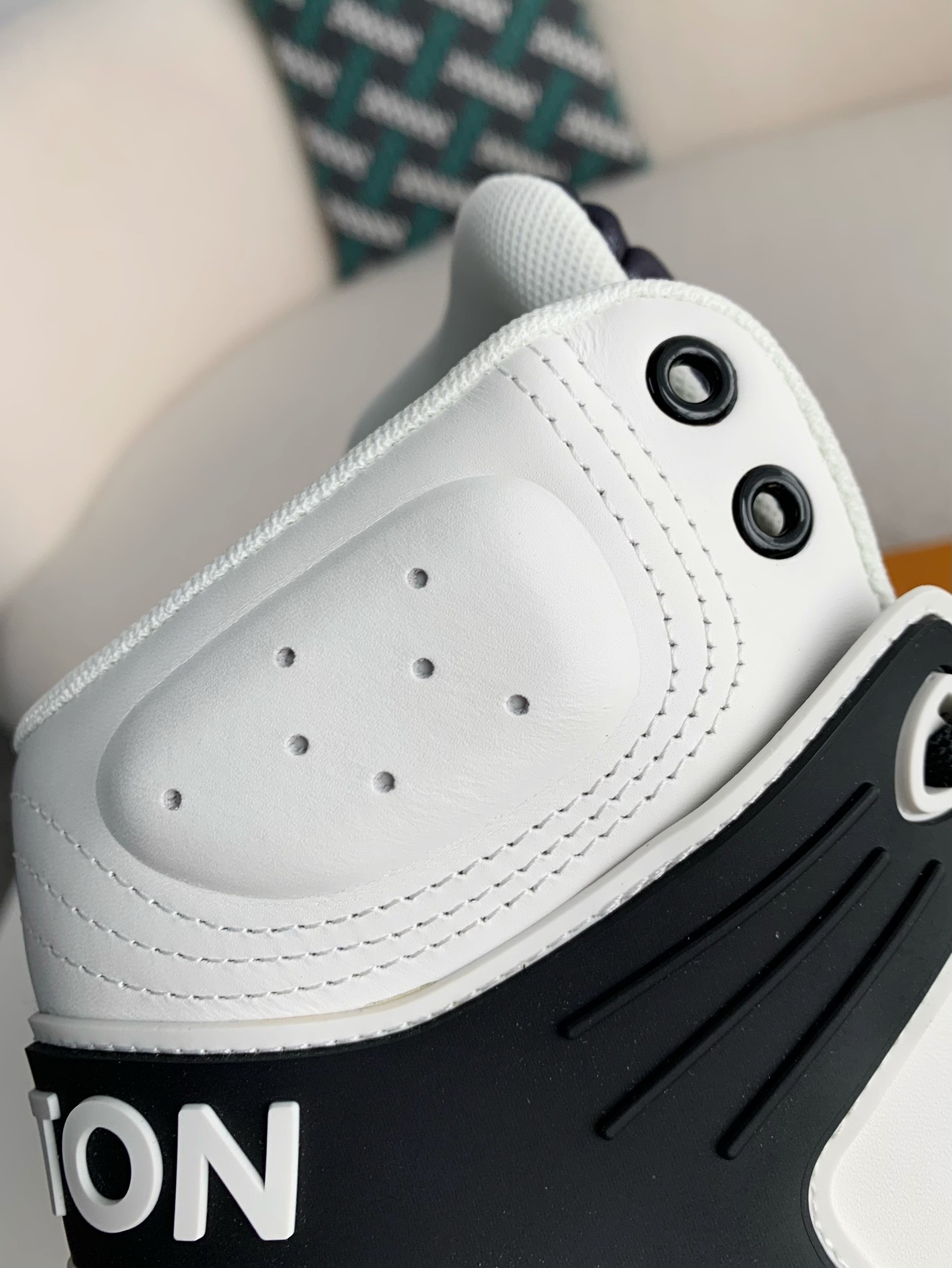 「#3195」LOUIS VUITTON TRAINER SNEAKERS