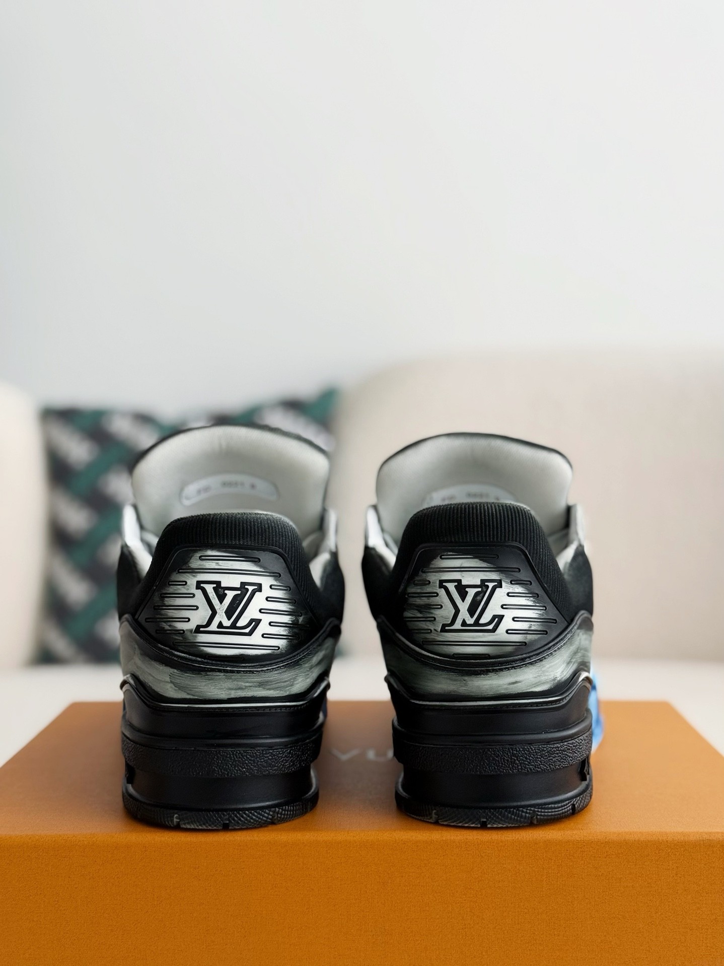 LOUIS VUITTON TRAINER SNEAKERS