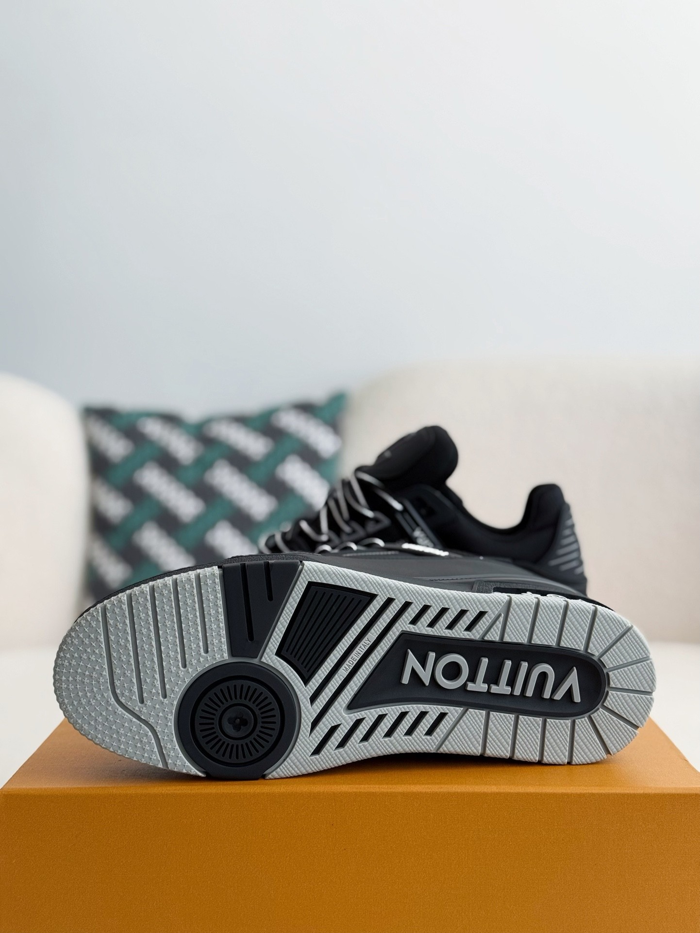 LOUIS VUITTON TRAINER SNEAKERS