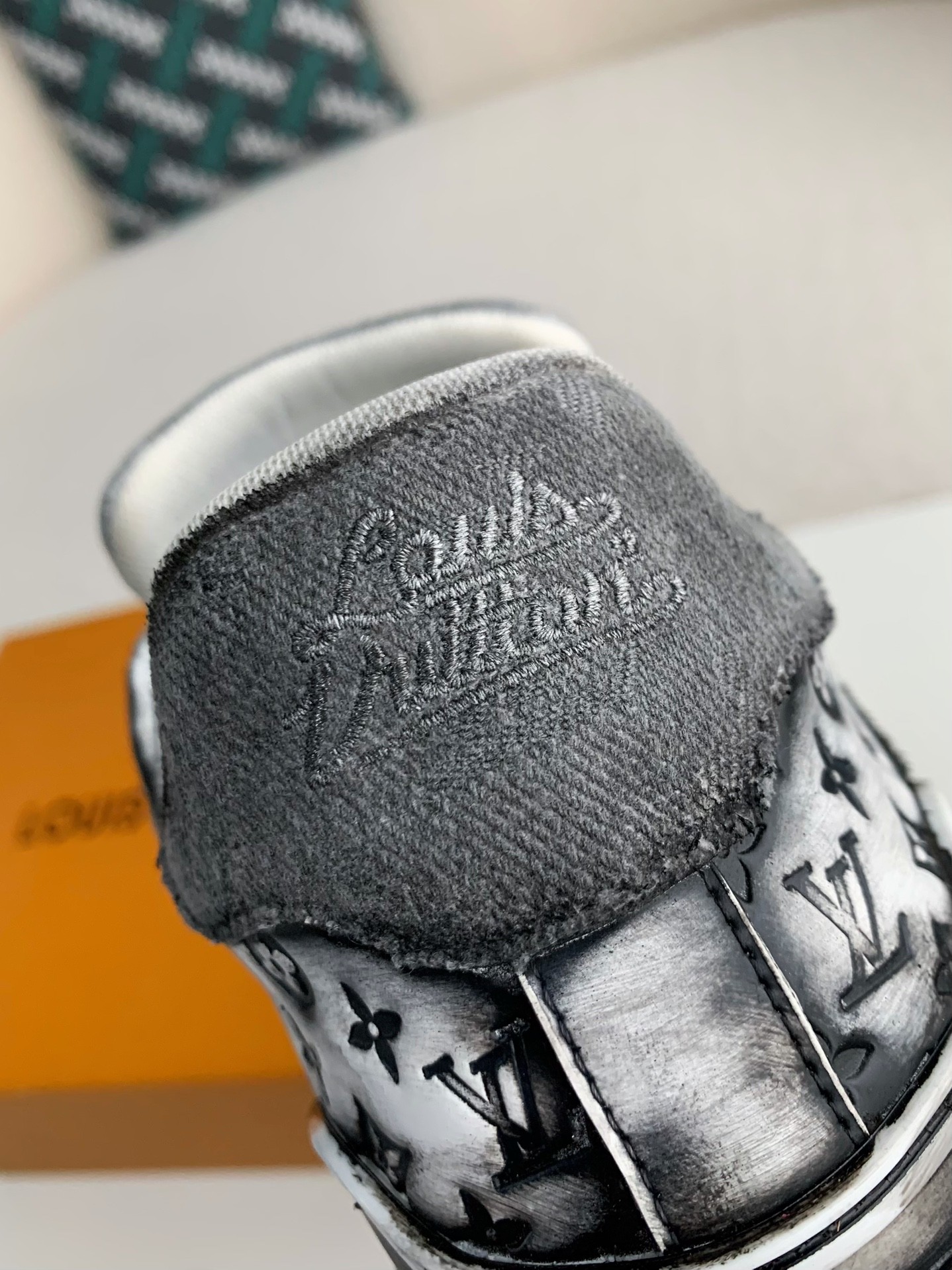 「#3320」 LOUIS VUITTON TRAINER SNEAKERS