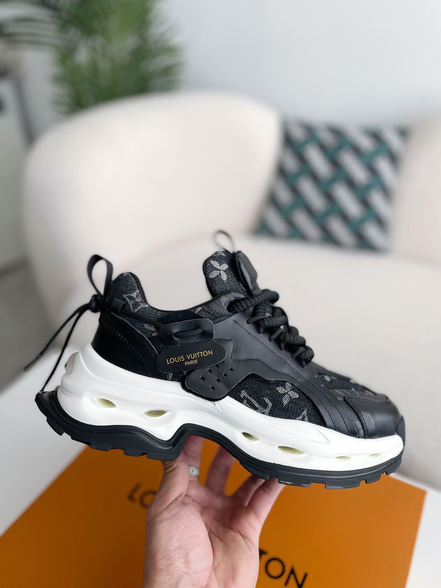 「#3689」LOUIS VUITTON CASUAL SNEAKERS