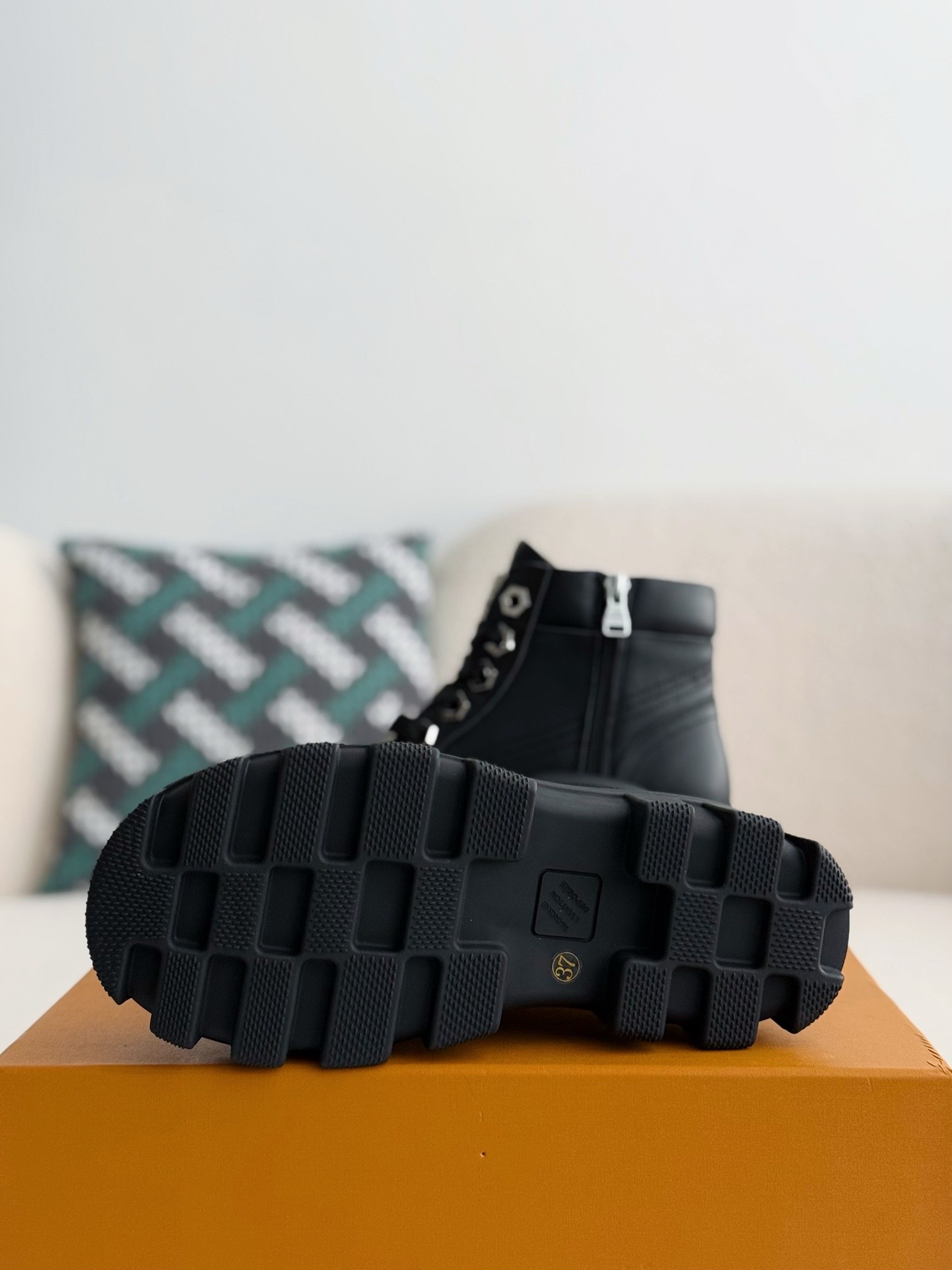 「#3718」LOUIS VUITTON Leather Round toe lace-up boots