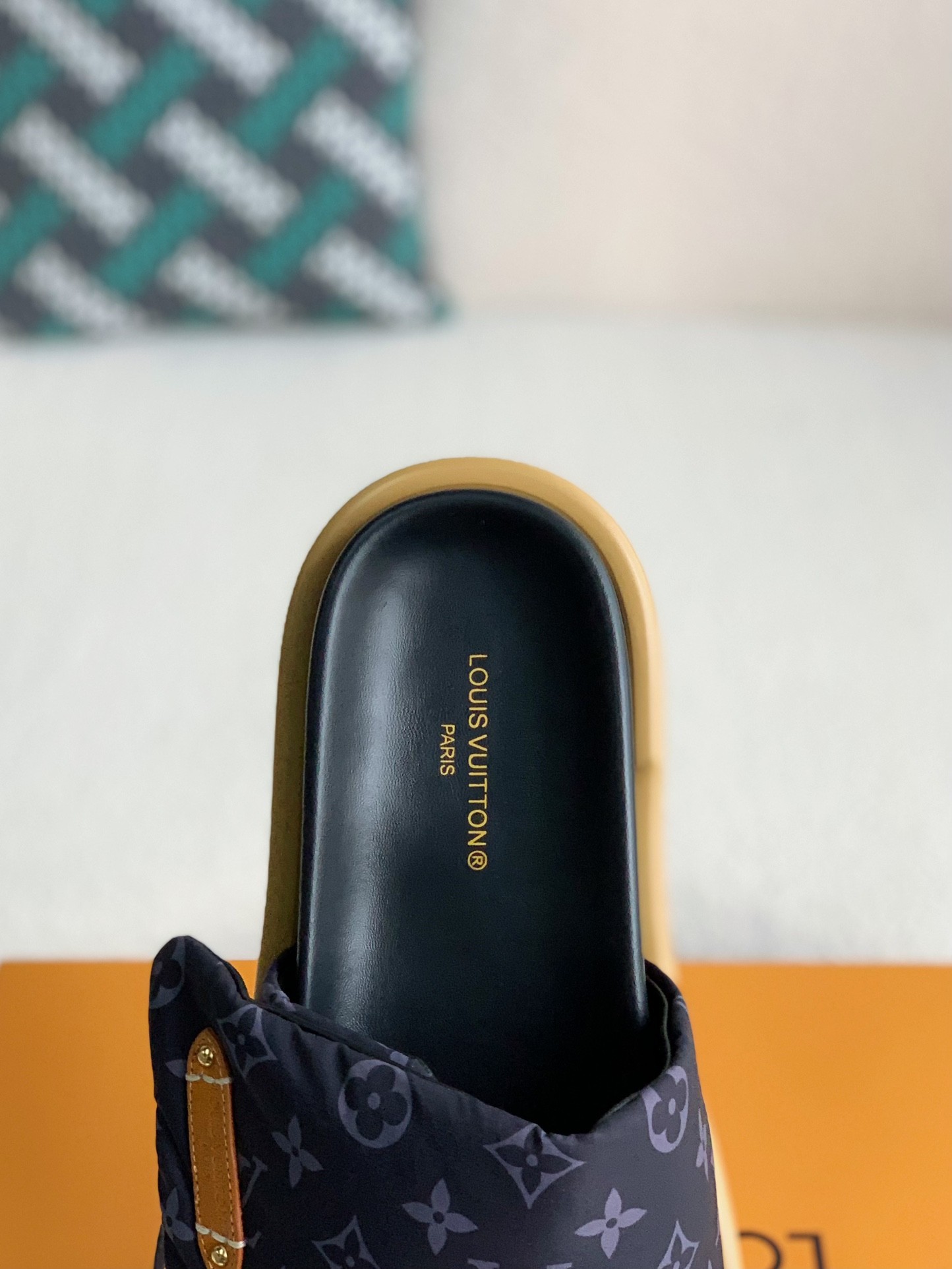 「#2435」LOUIS VUITTON SLIPPERS