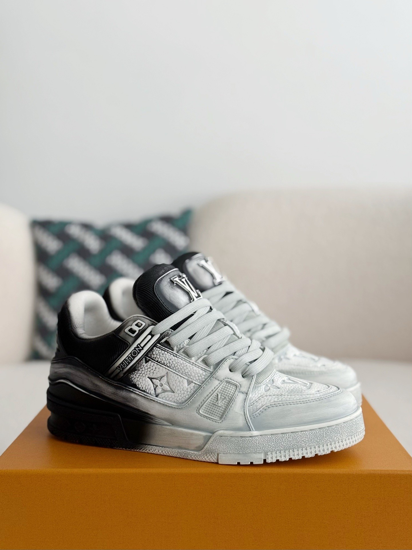 LOUIS VUITTON TRAINER SNEAKERS
