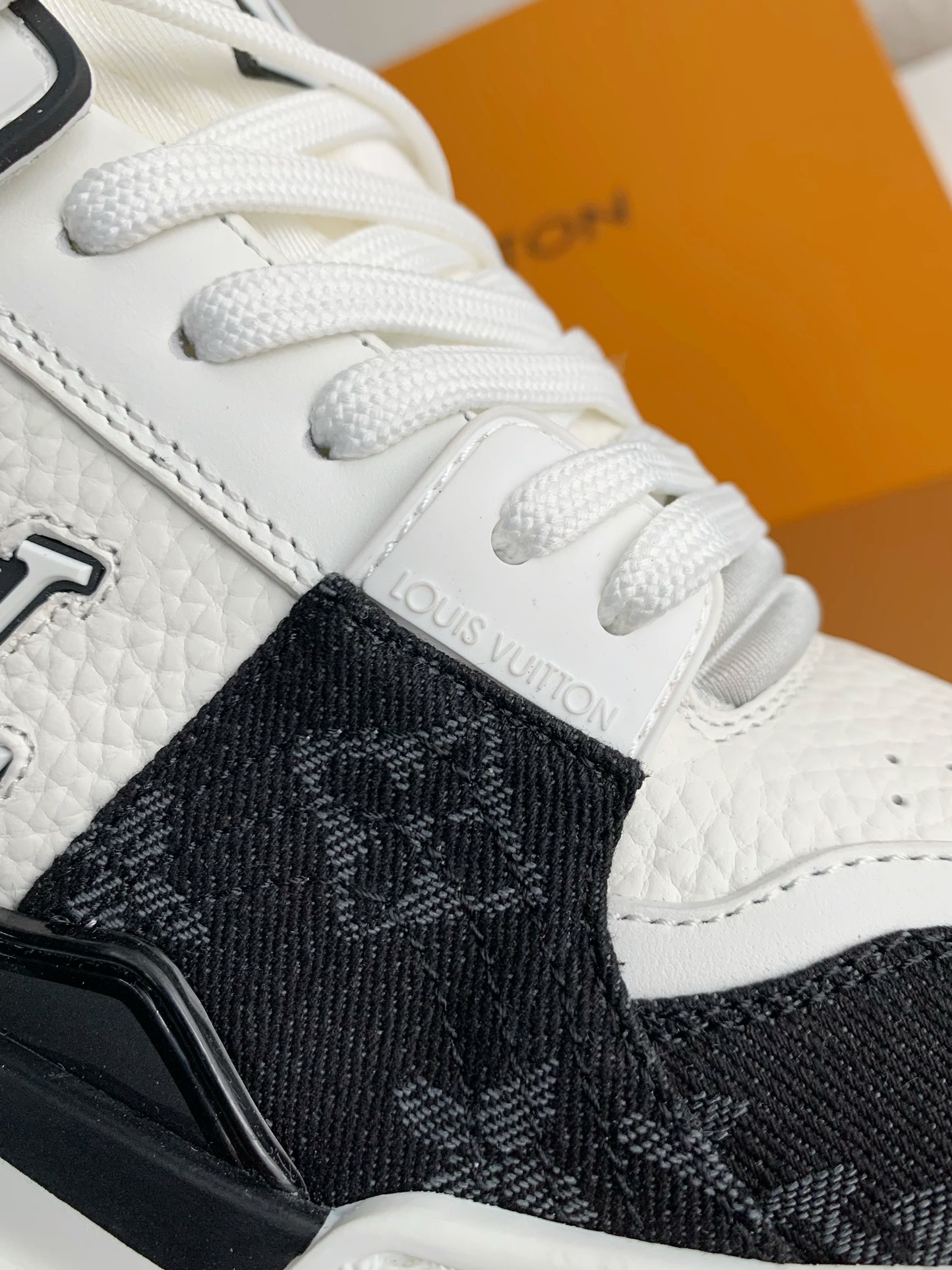 「#3049」LOUIS VUITTON SNEAKERS