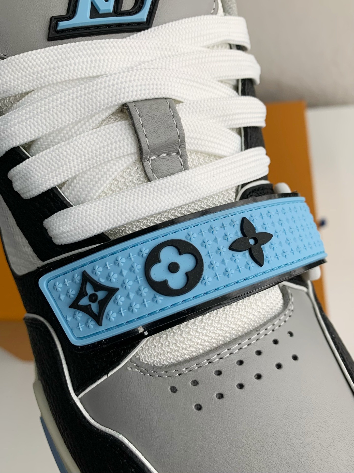 「#2325」LOUIS VUITTON TRAINER Sneakers