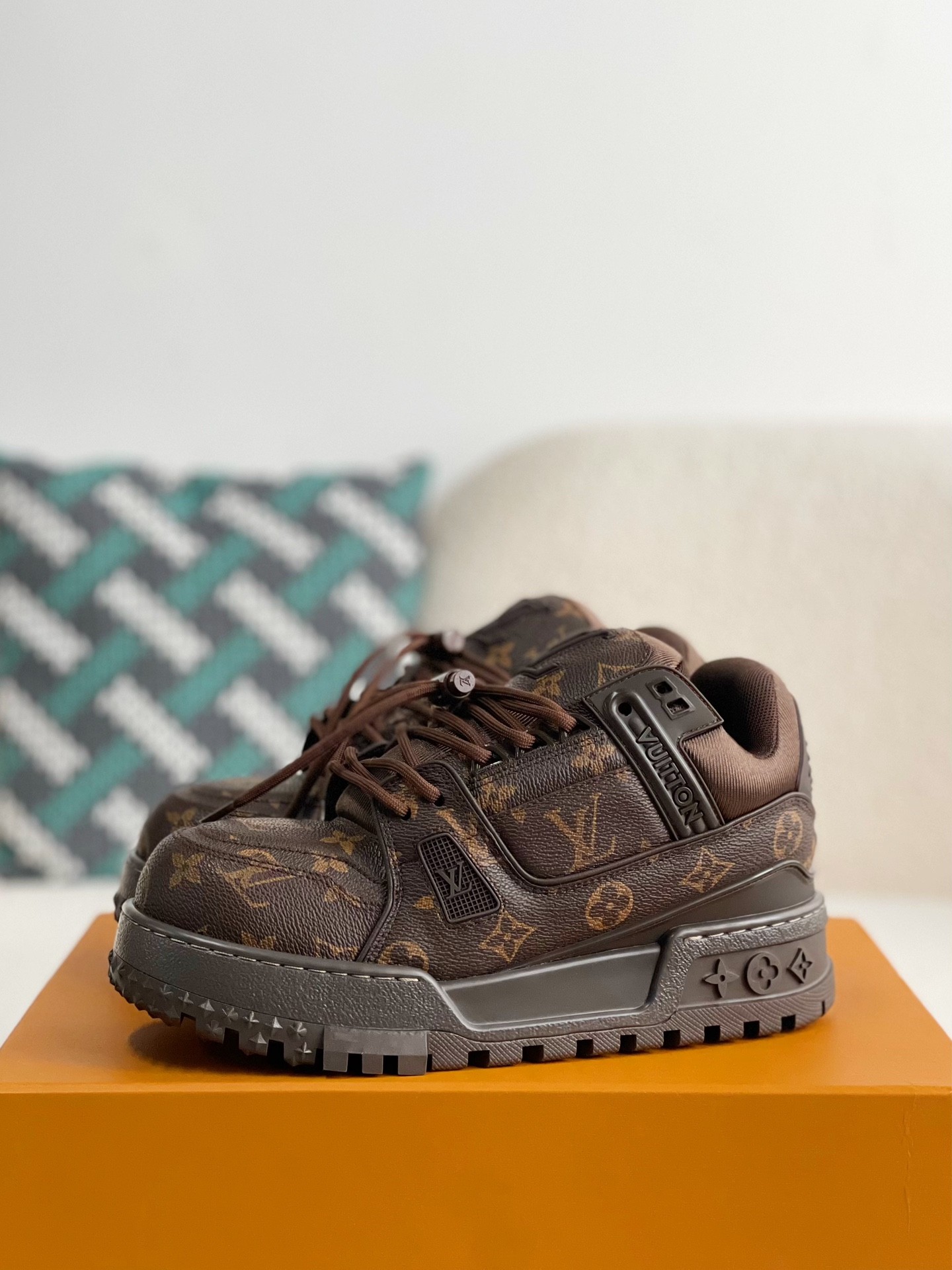 「#3340」 LOUIS VUITTON TRAINER SNEAKERS