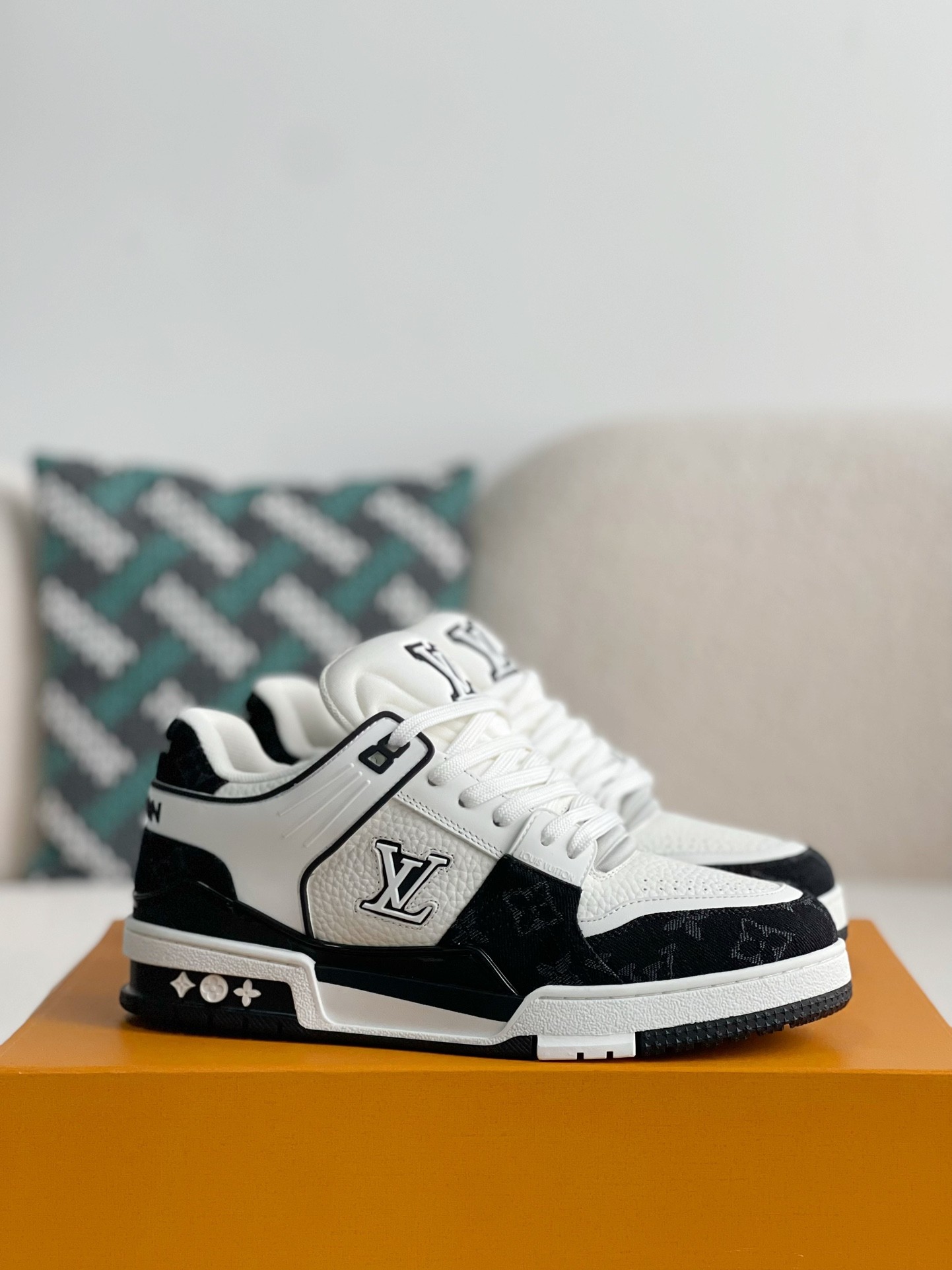 「#3049」LOUIS VUITTON SNEAKERS