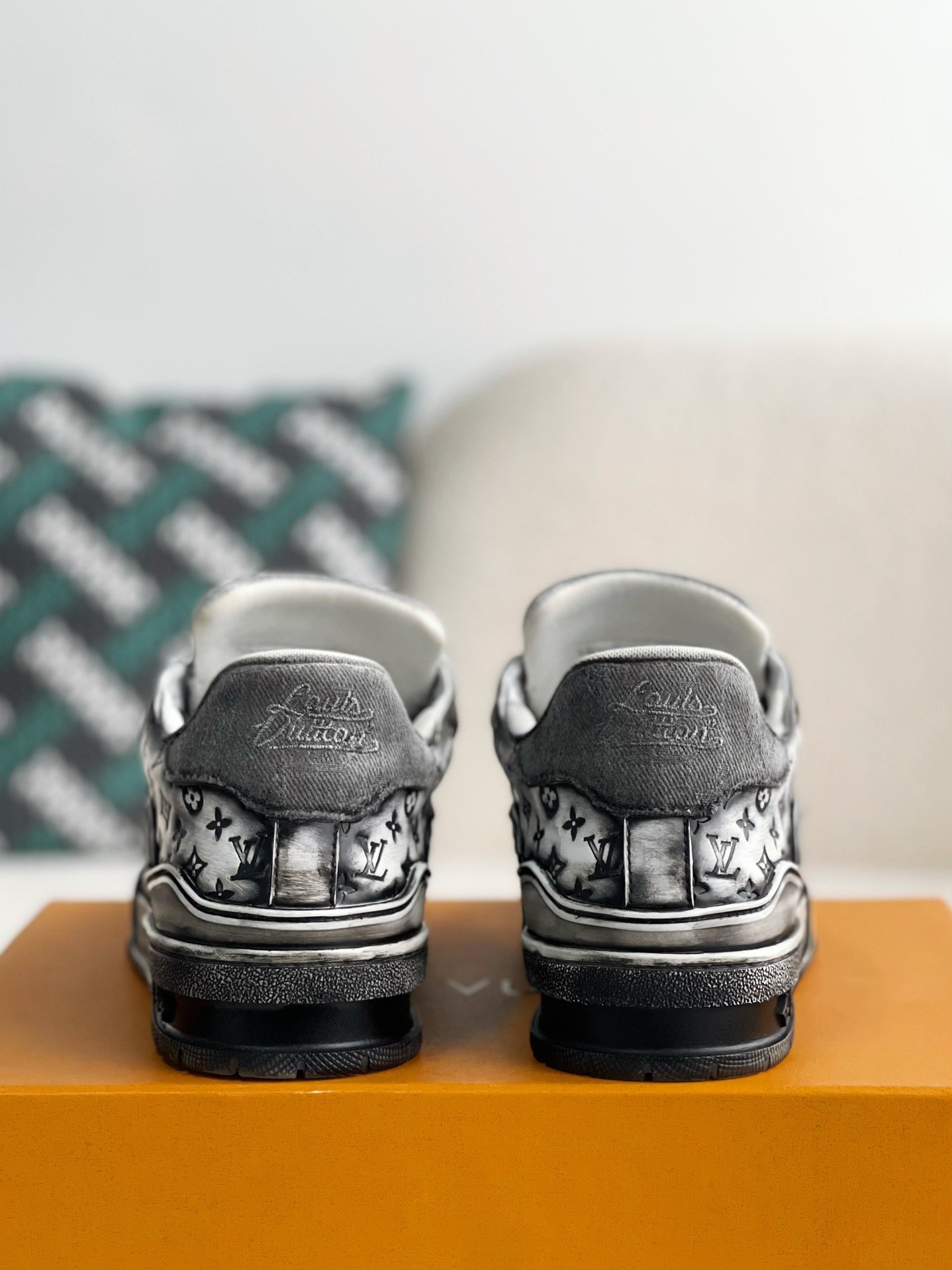 「#3320」 LOUIS VUITTON TRAINER SNEAKERS