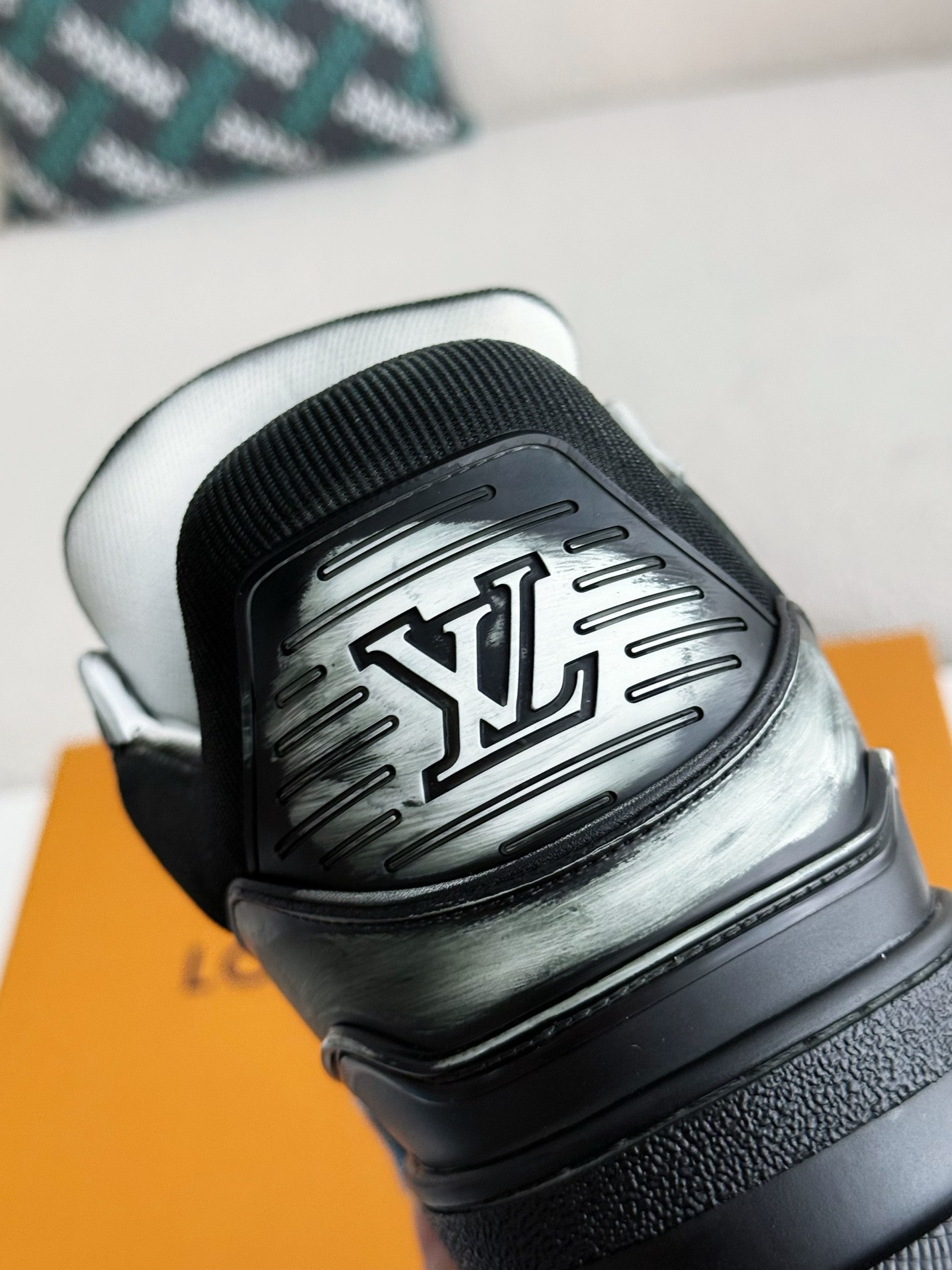 LOUIS VUITTON TRAINER SNEAKERS