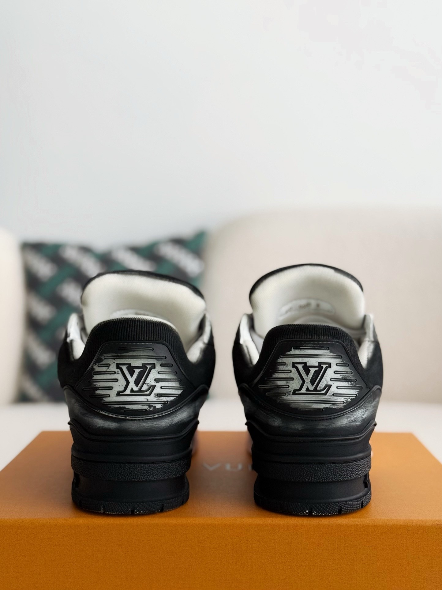 LOUIS VUITTON TRAINER SNEAKERS