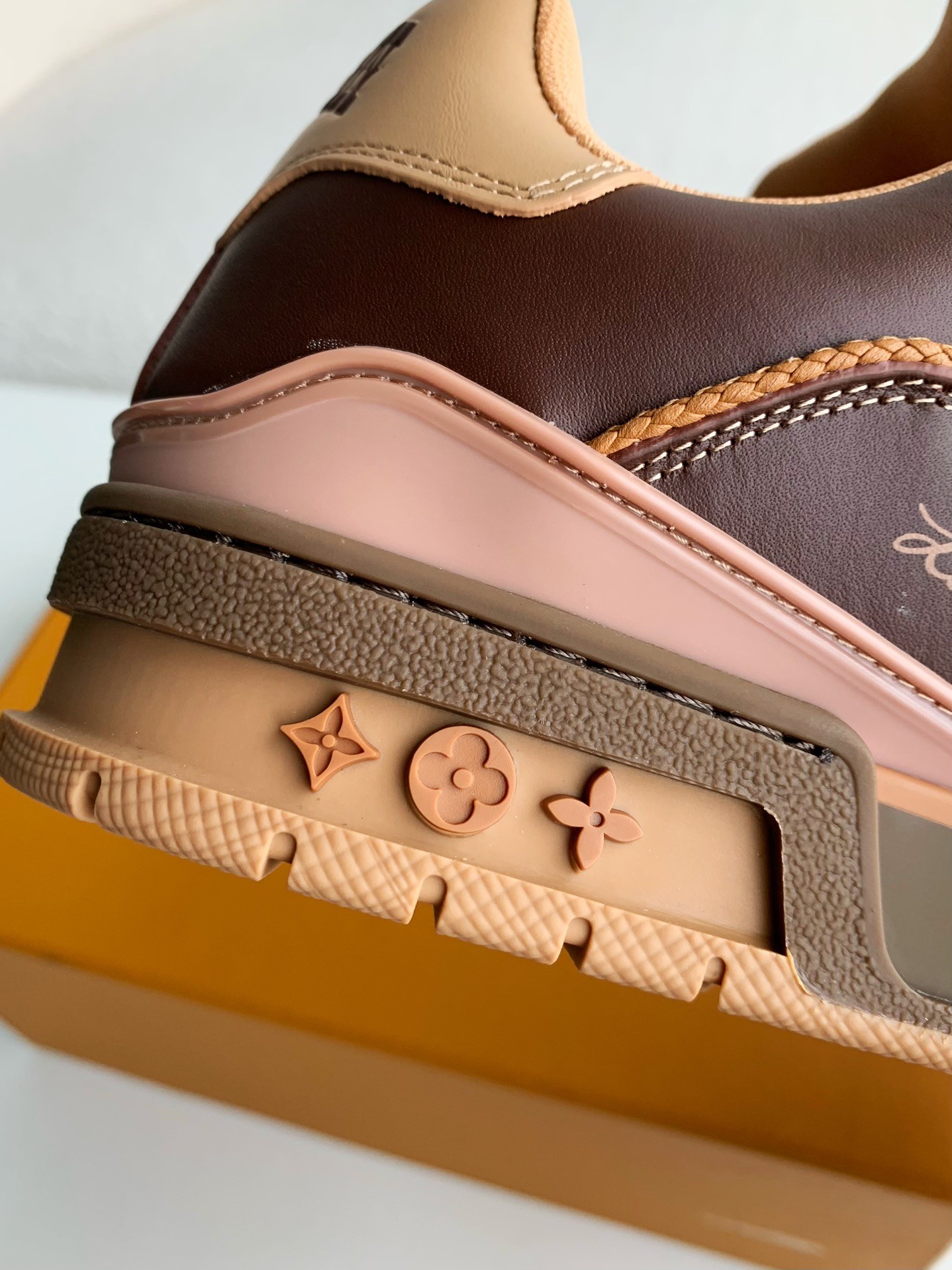 「#3309」 LOUIS VUITTON TRAINER SNEAKERS