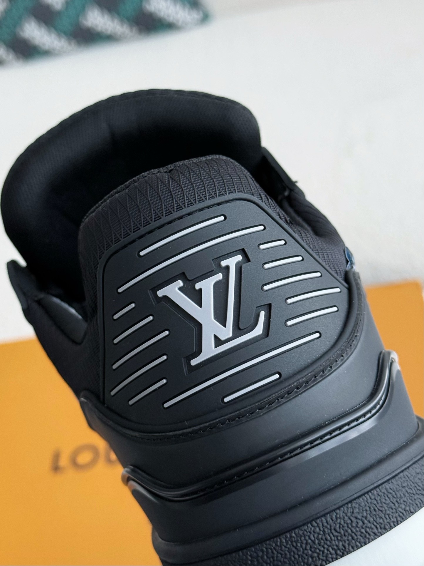 LOUIS VUITTON TRAINER SNEAKERS