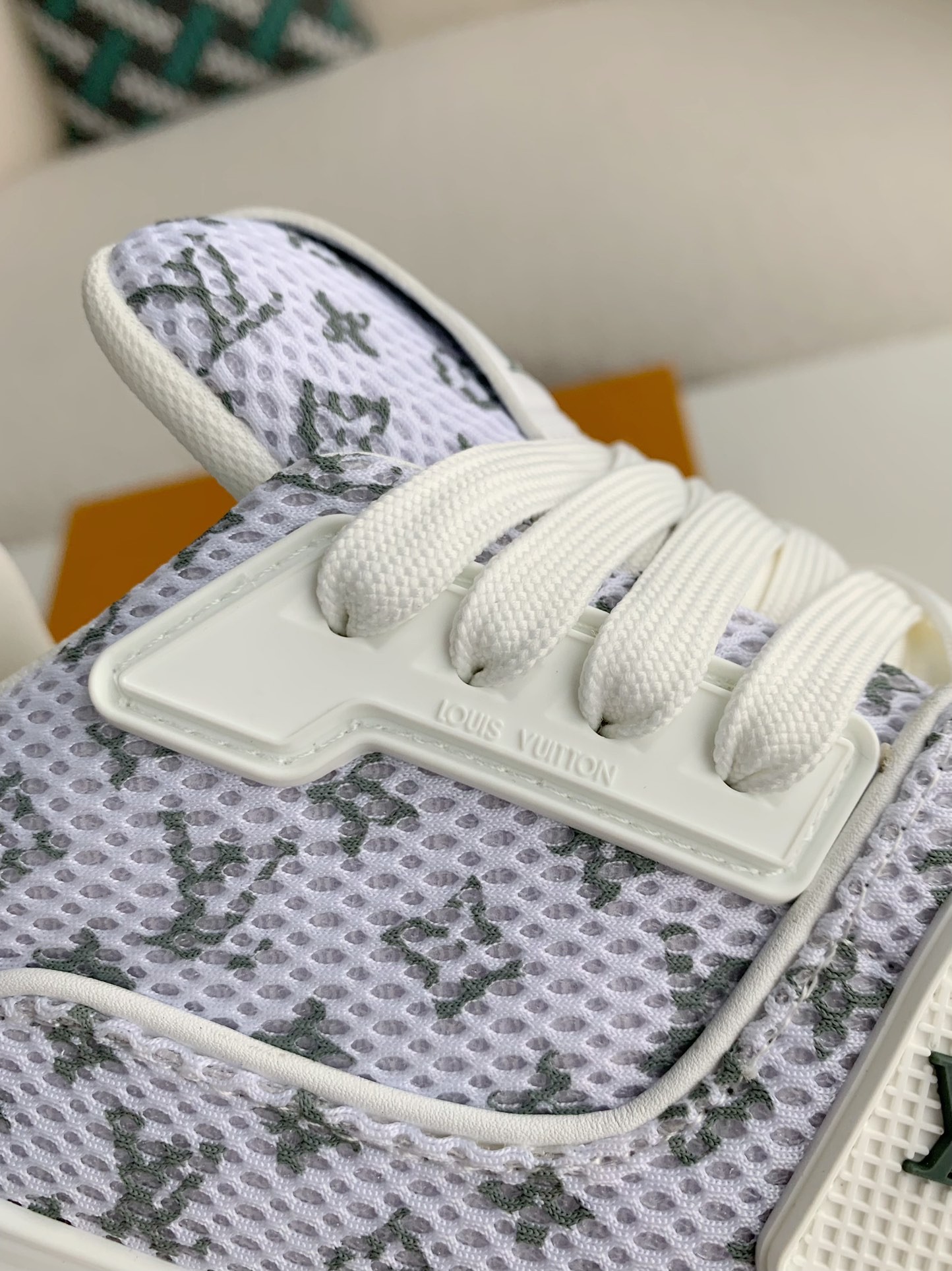「#3369」 LOUIS VUITTON TRAINER SNEAKERS
