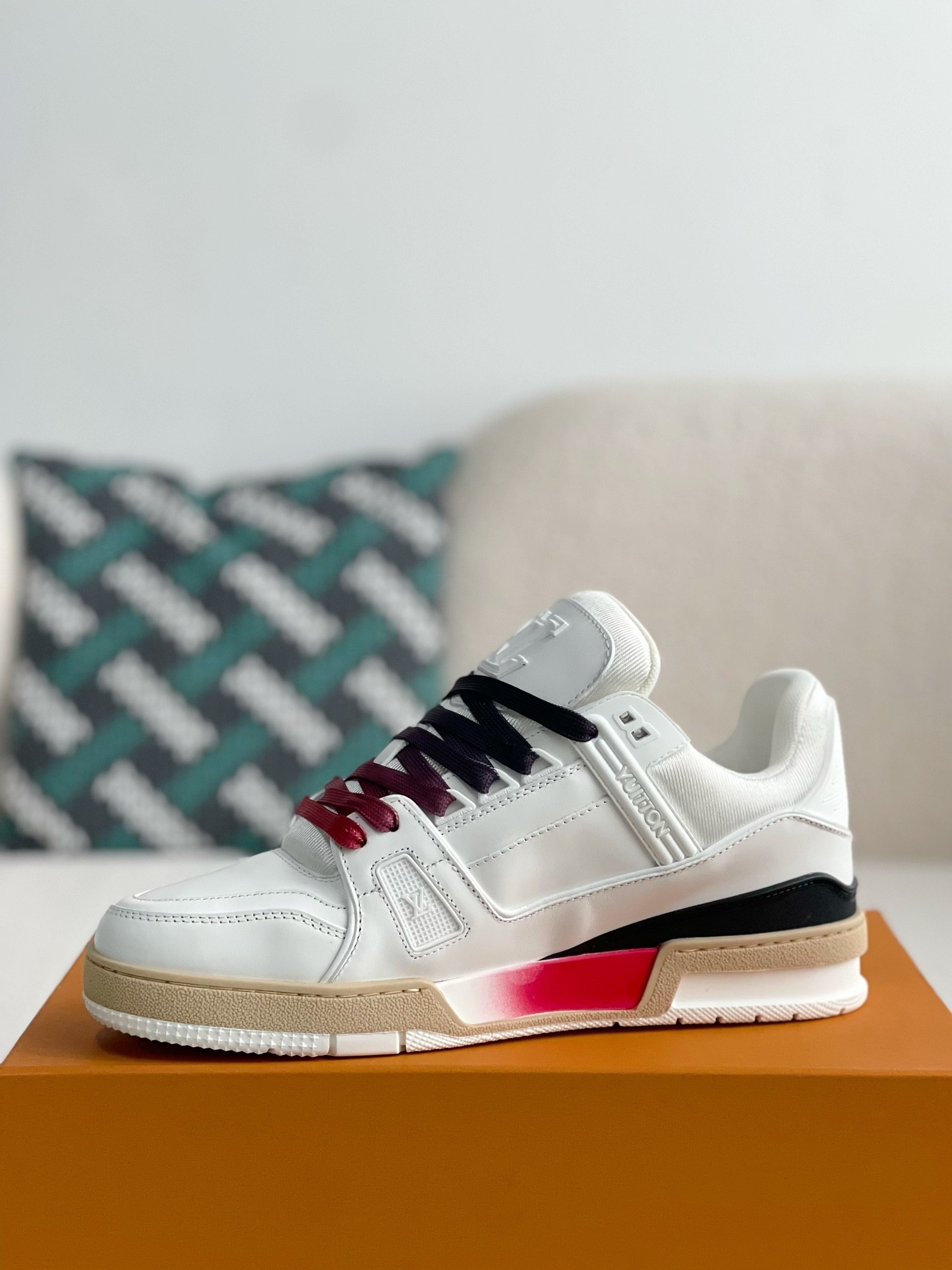 「#3142」 LOUIS VUITTON TRAINER SNEAKERS