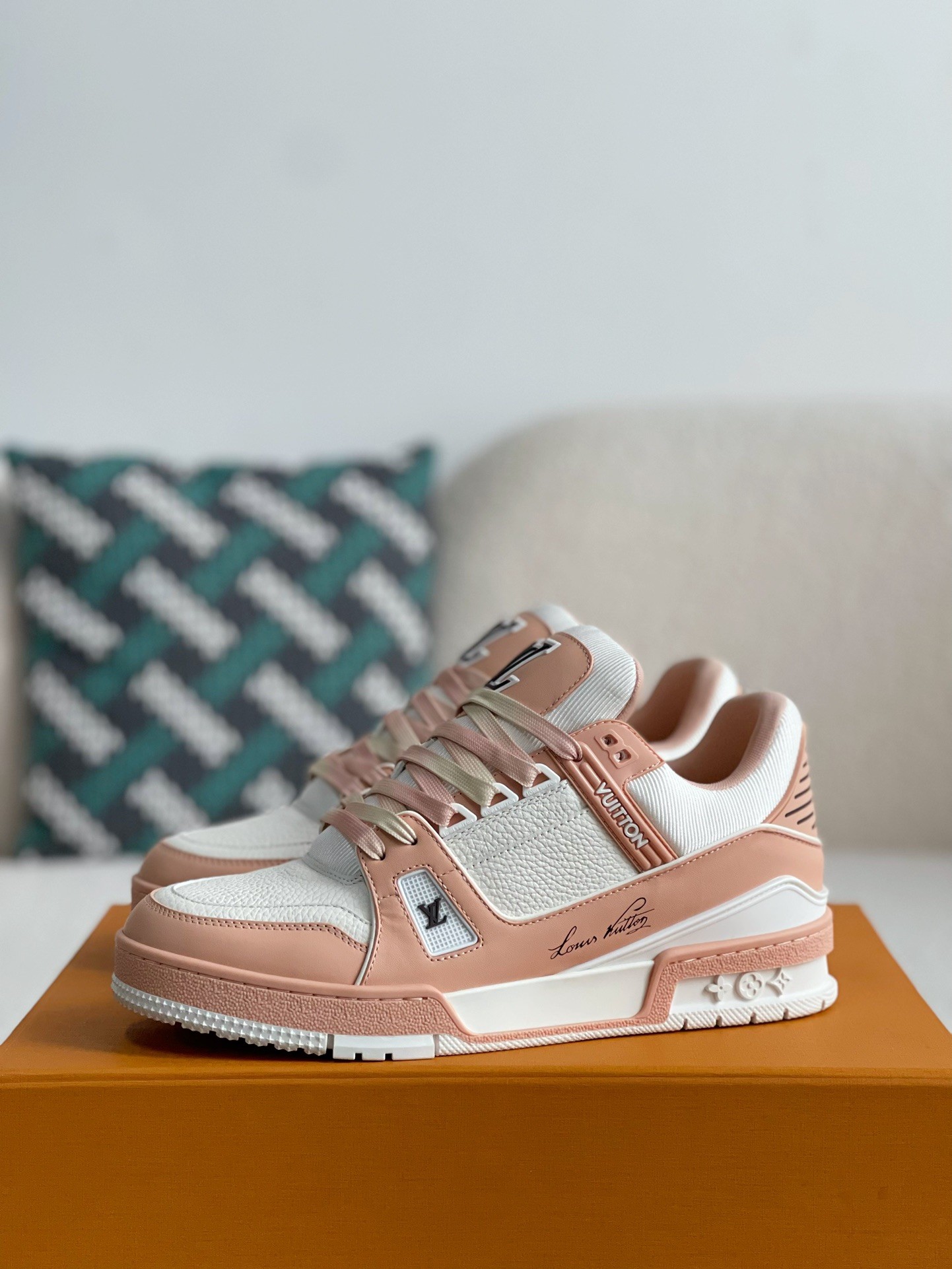 「#2999」LOUIS VUITTON SNEAKERS