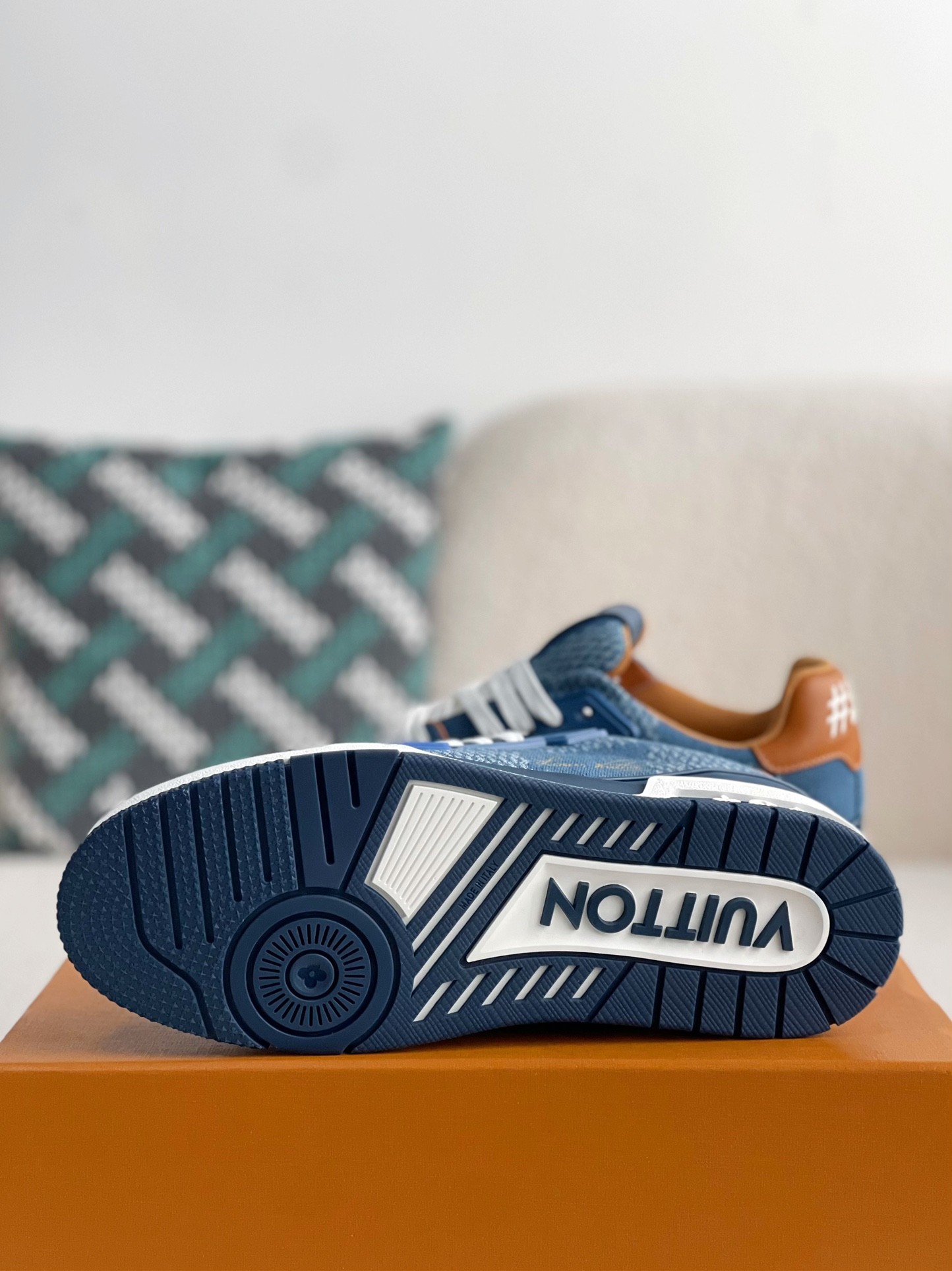 「#3124」LOUIS VUITTON SNEAKERS