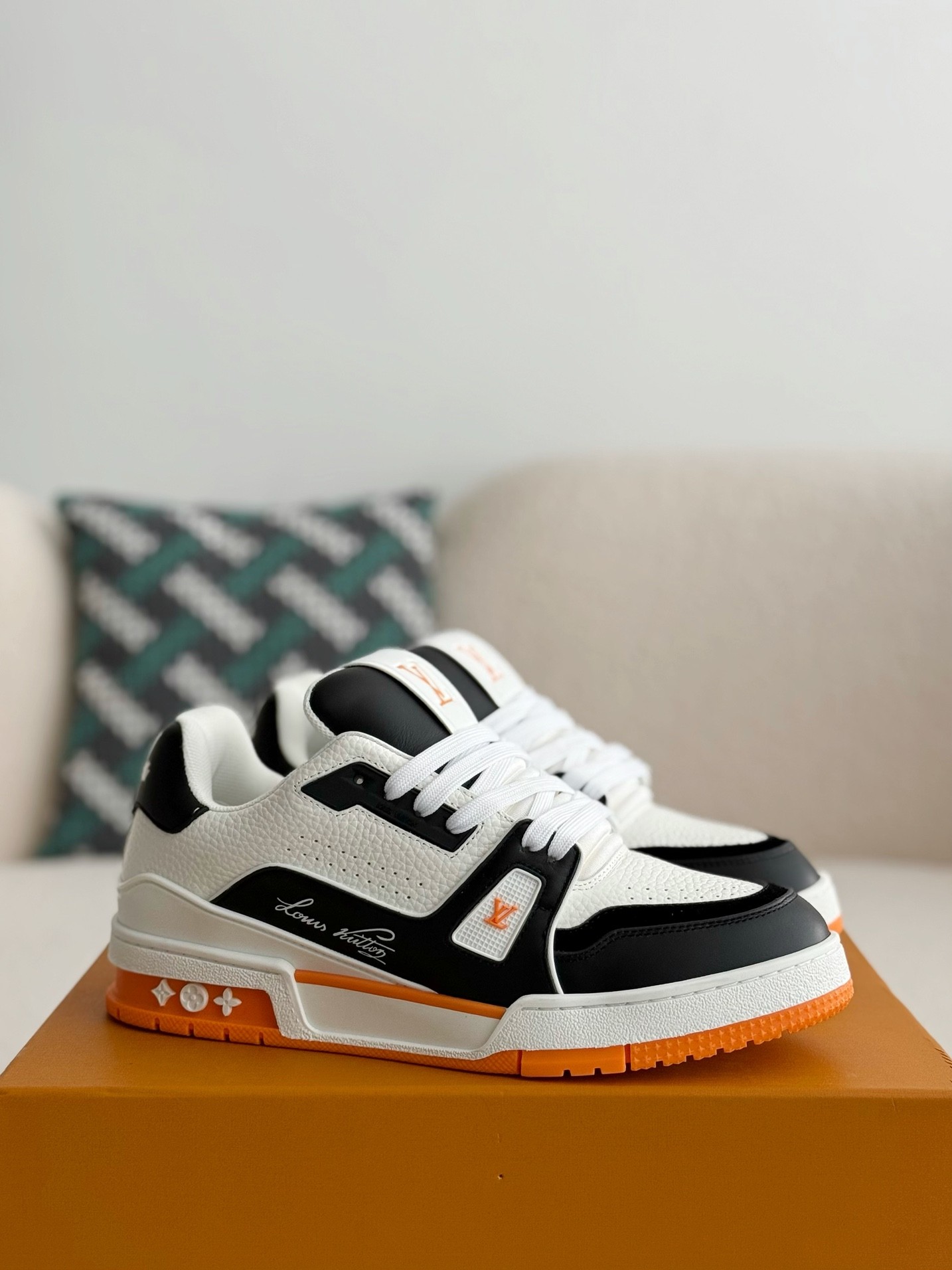 「#3719」LOUIS VUITTON TRAINER SNEAKERS