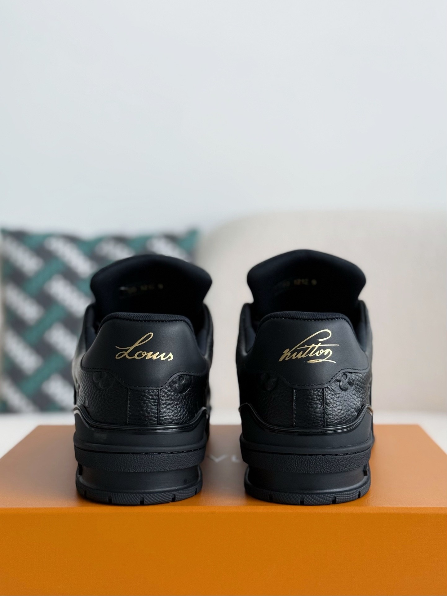 「#3854」 LOUIS VUITTON TRAINER SNEAKERS