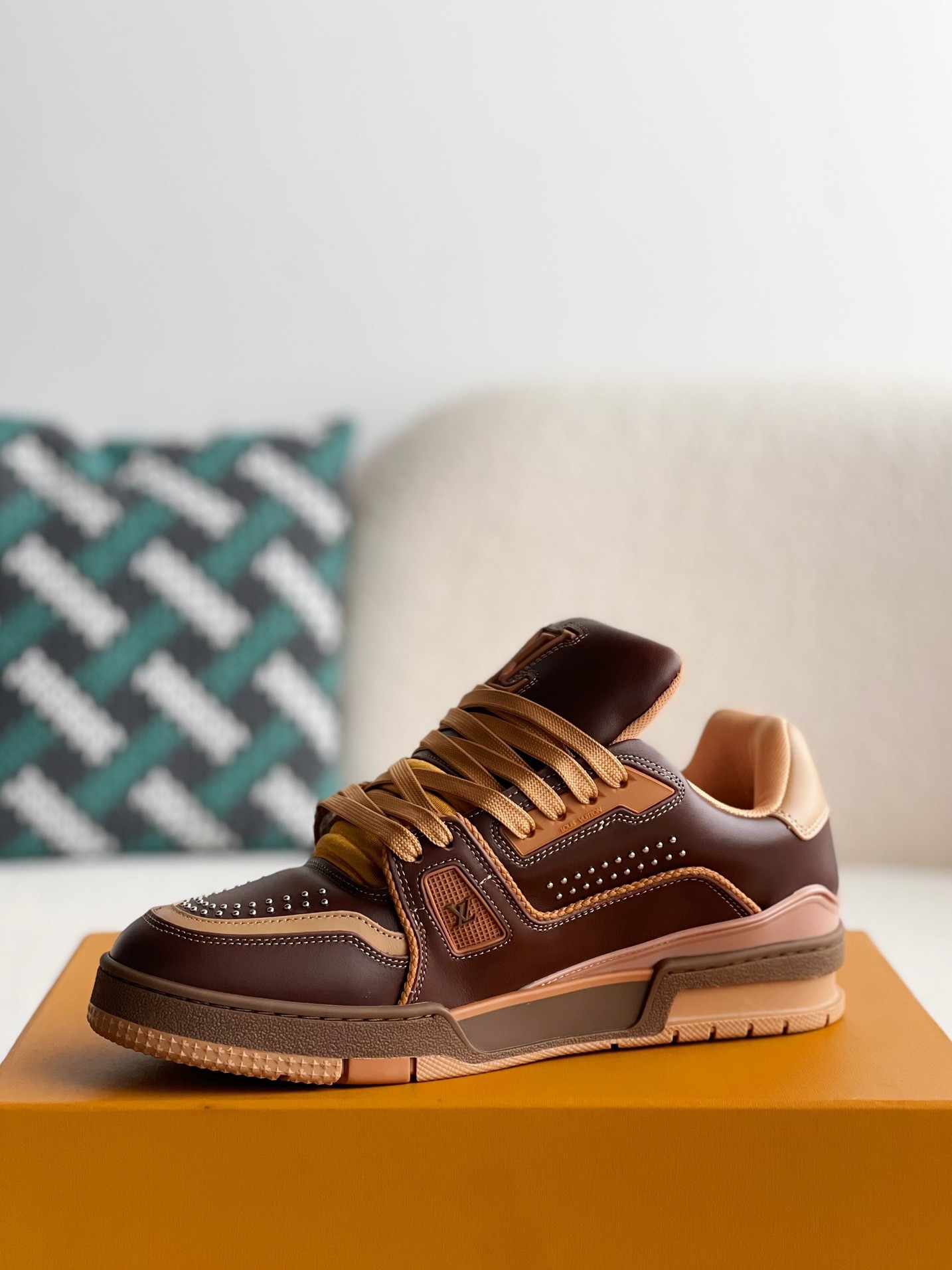 「#3309」 LOUIS VUITTON TRAINER SNEAKERS