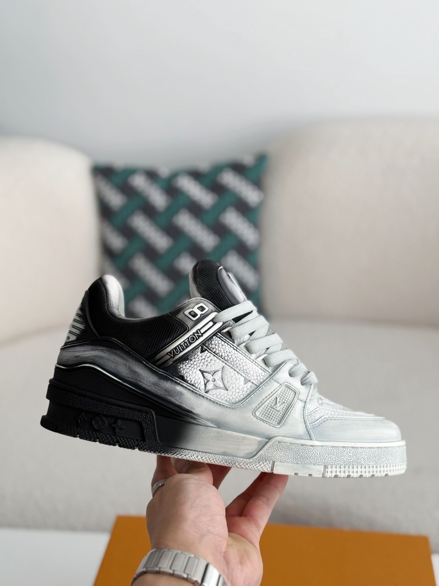 LOUIS VUITTON TRAINER SNEAKERS