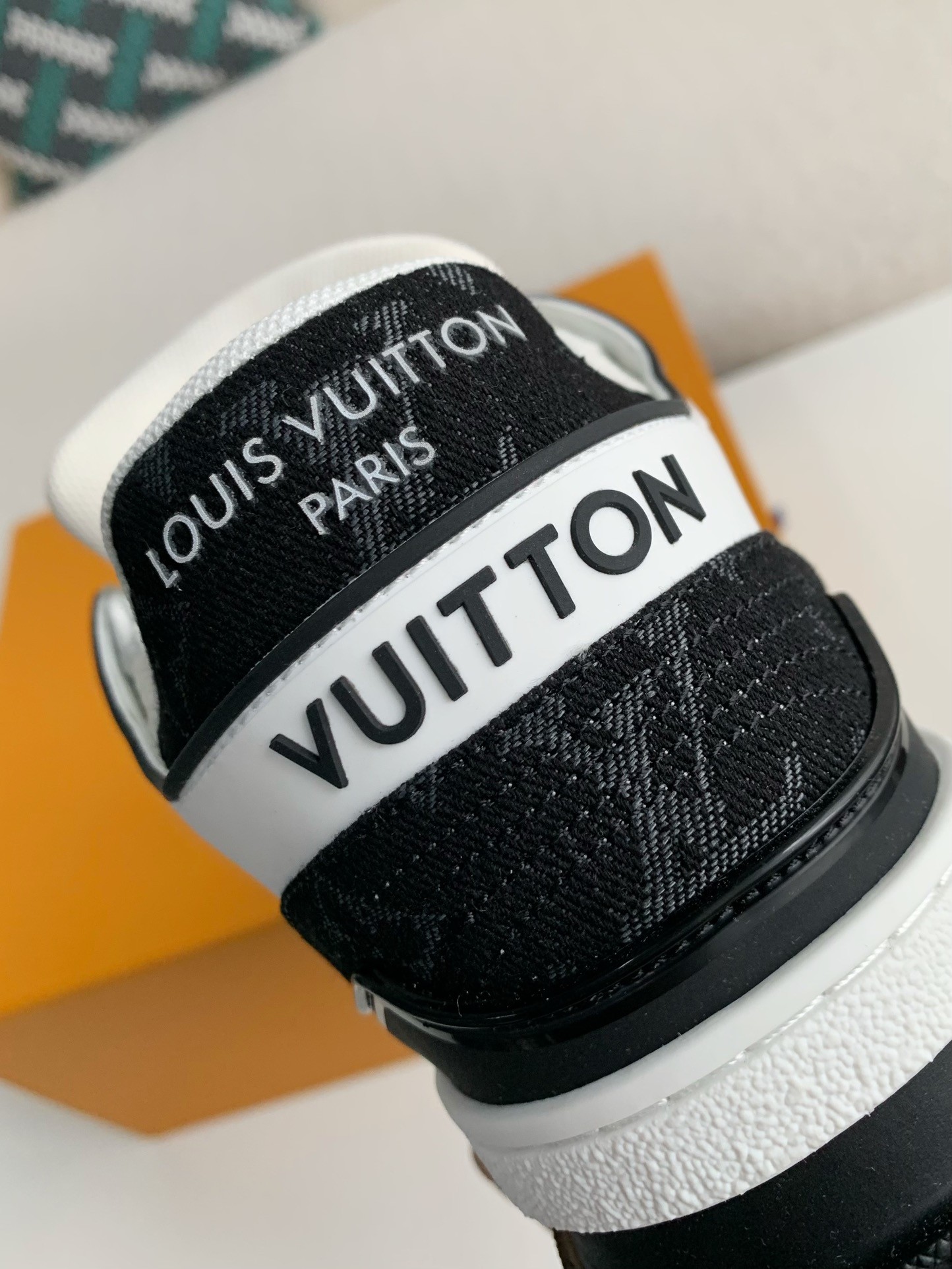 「#3049」LOUIS VUITTON SNEAKERS