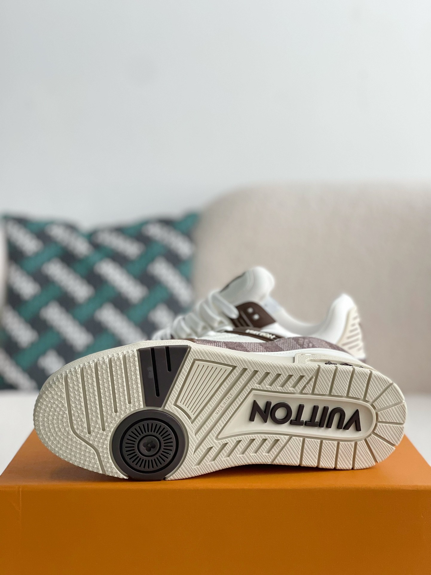 「#3135」 LOUIS VUITTON TRAINER SNEAKERS