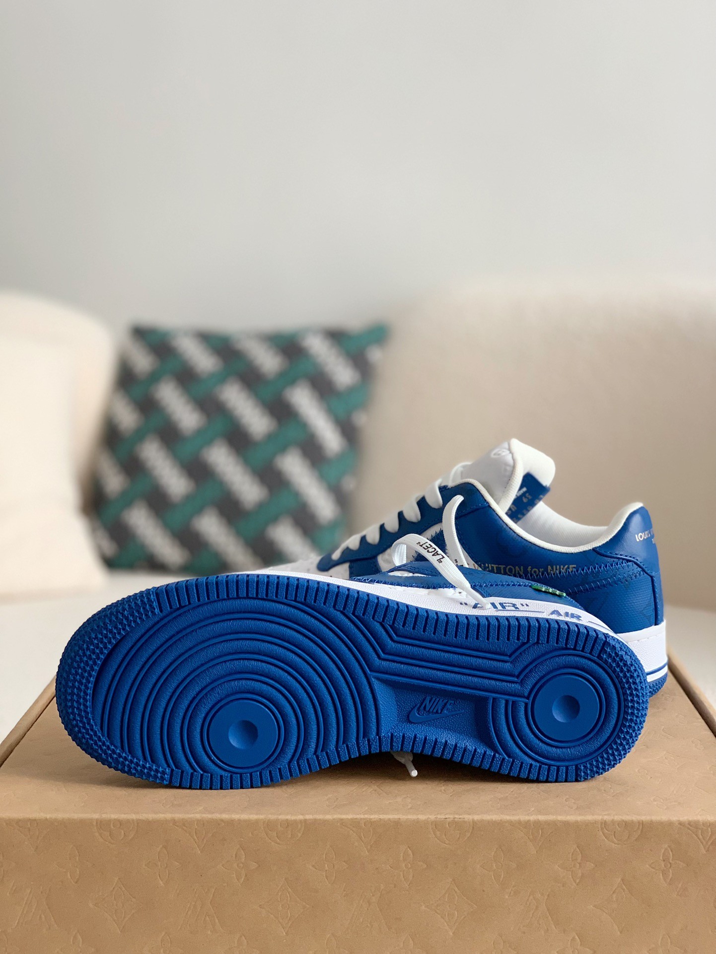 LOUIS VUITTON × NIKE AIR FORCE 1 Sneaker