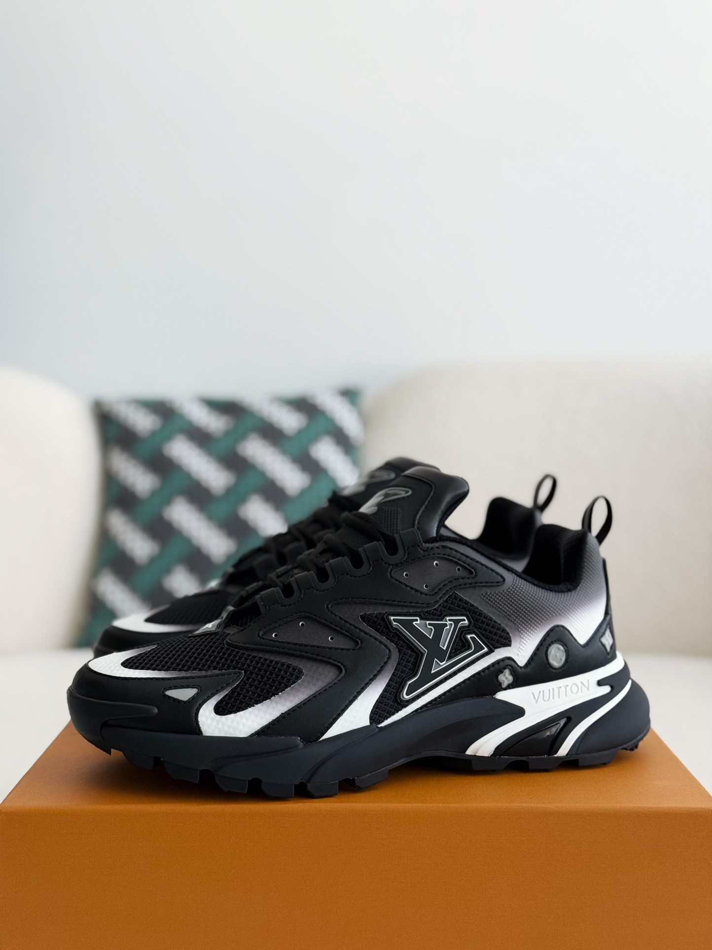 「#3695」LOUIS VUITTON CASUAL SNEAKERS