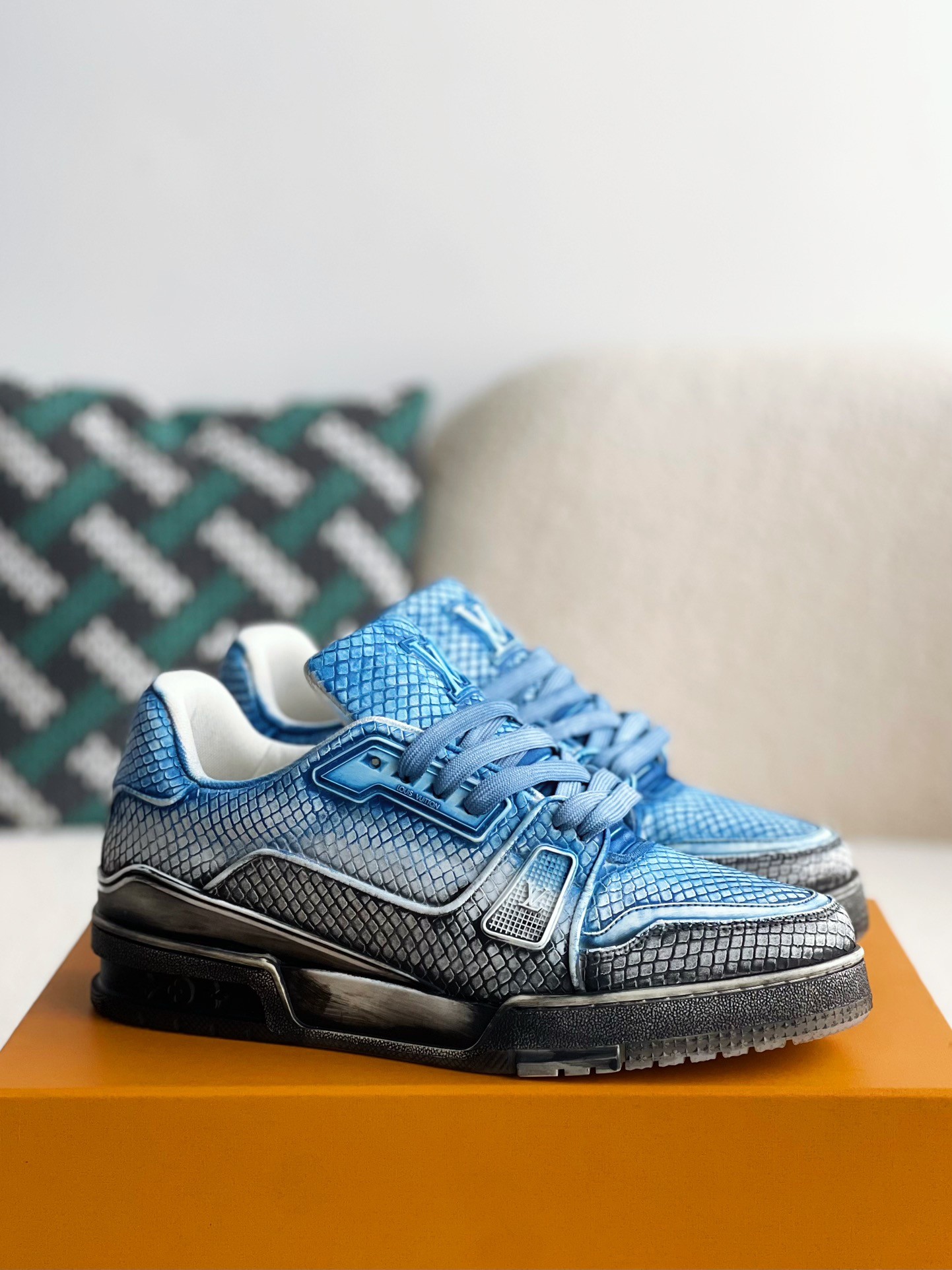 「#3314」 LOUIS VUITTON TRAINER SNEAKERS