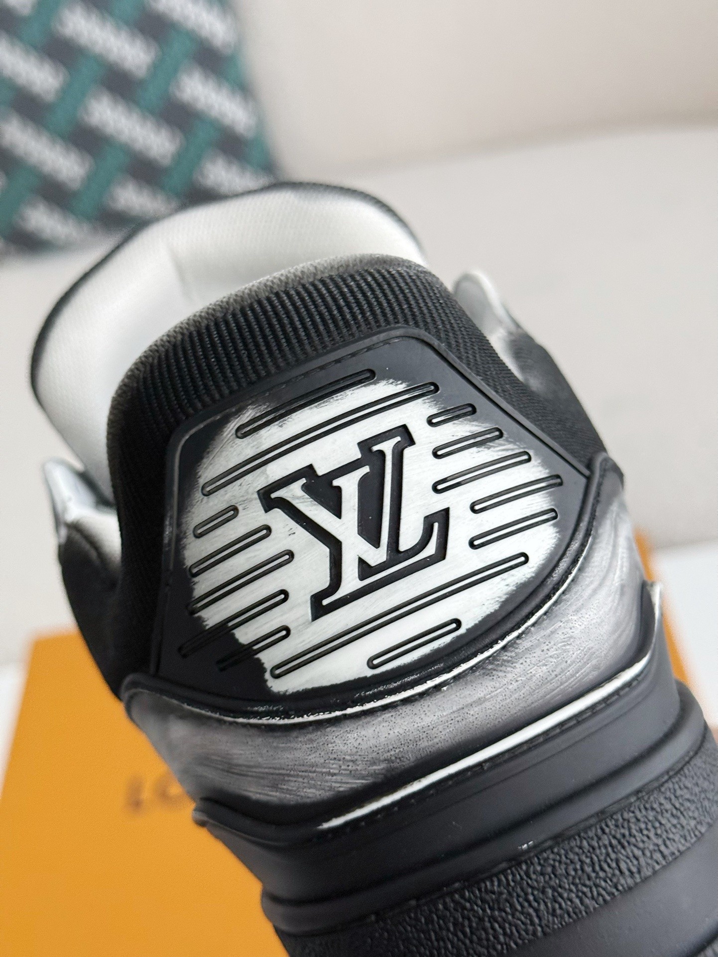 LOUIS VUITTON TRAINER SNEAKERS