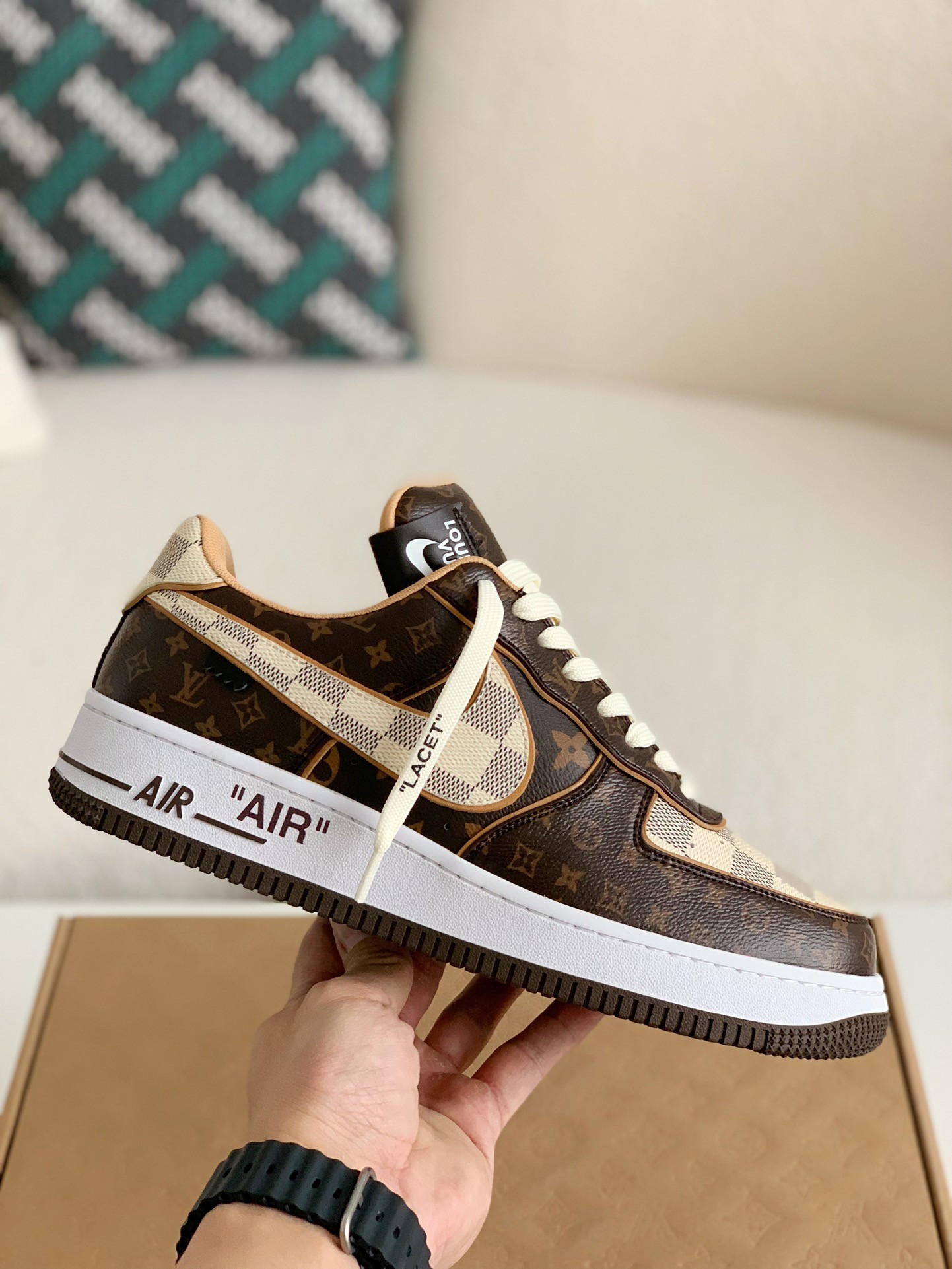LOUIS VUITTON × NIKE AIR FORCE 1 Sneaker