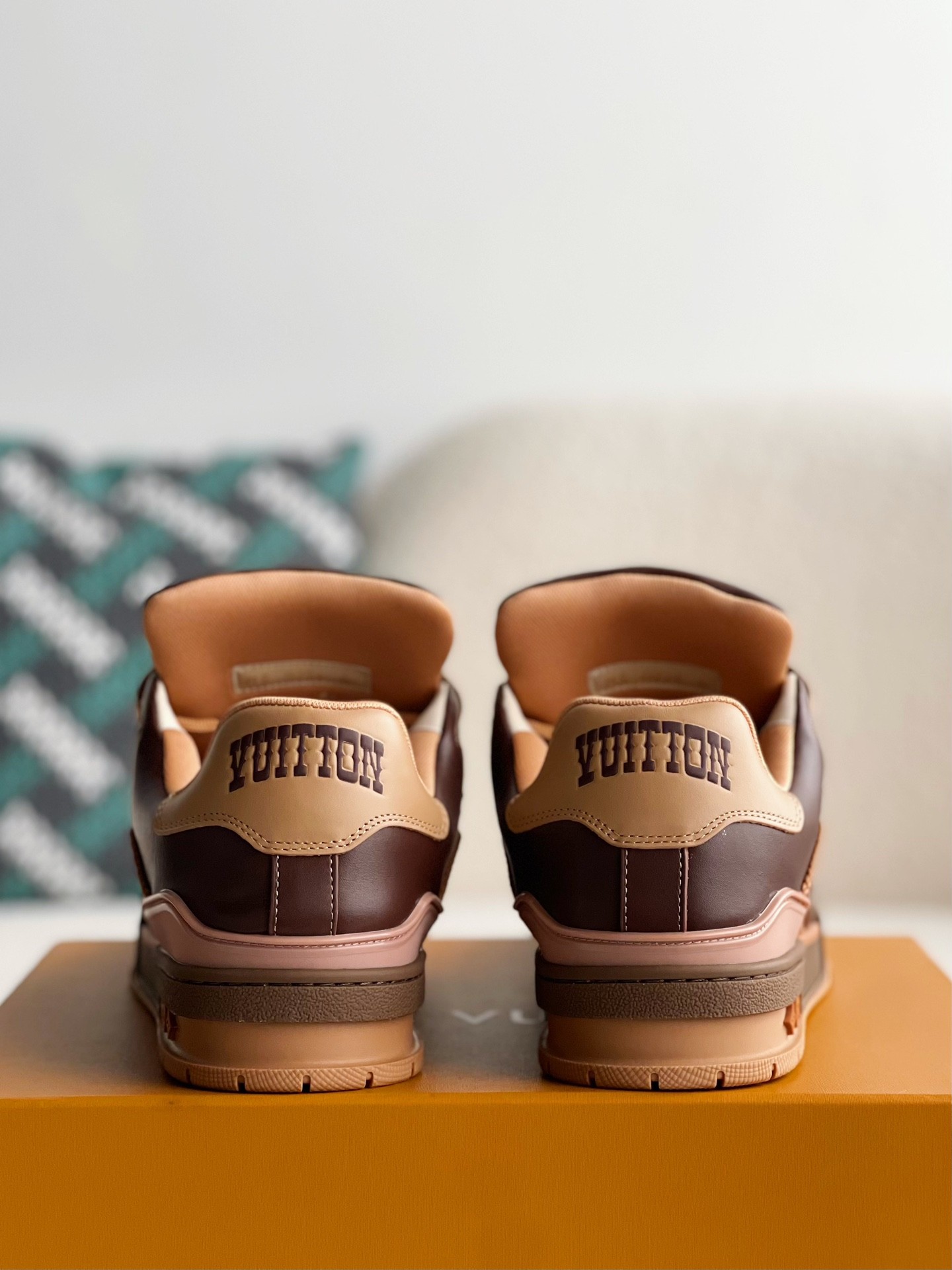 「#3309」 LOUIS VUITTON TRAINER SNEAKERS