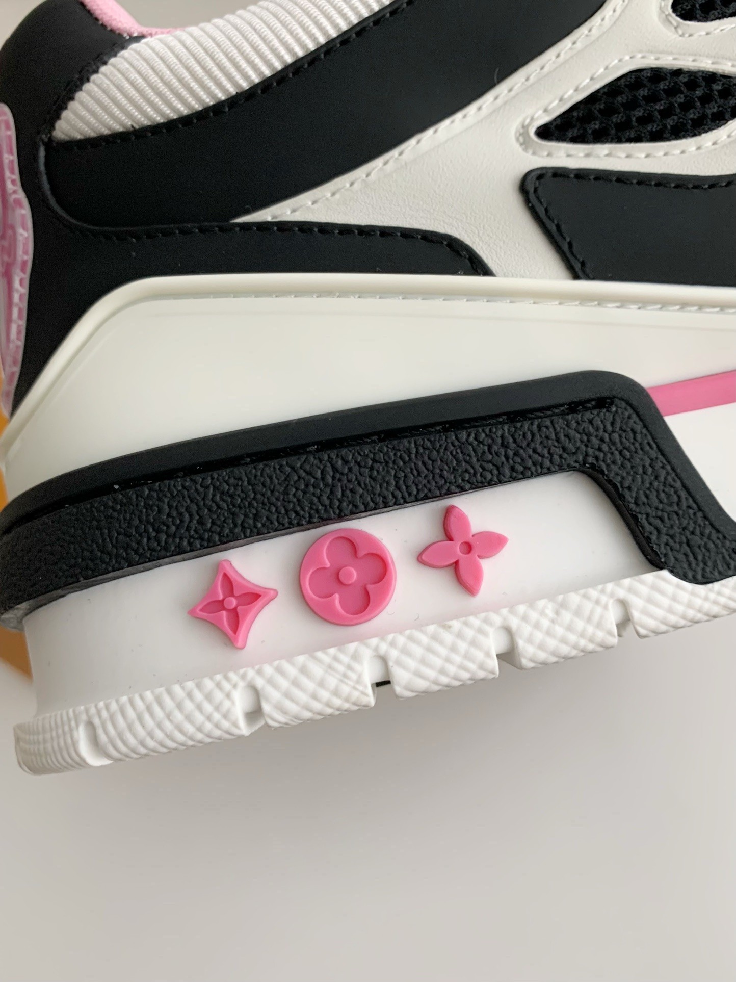 LOUIS VUITTON SKATE SNEAKERS