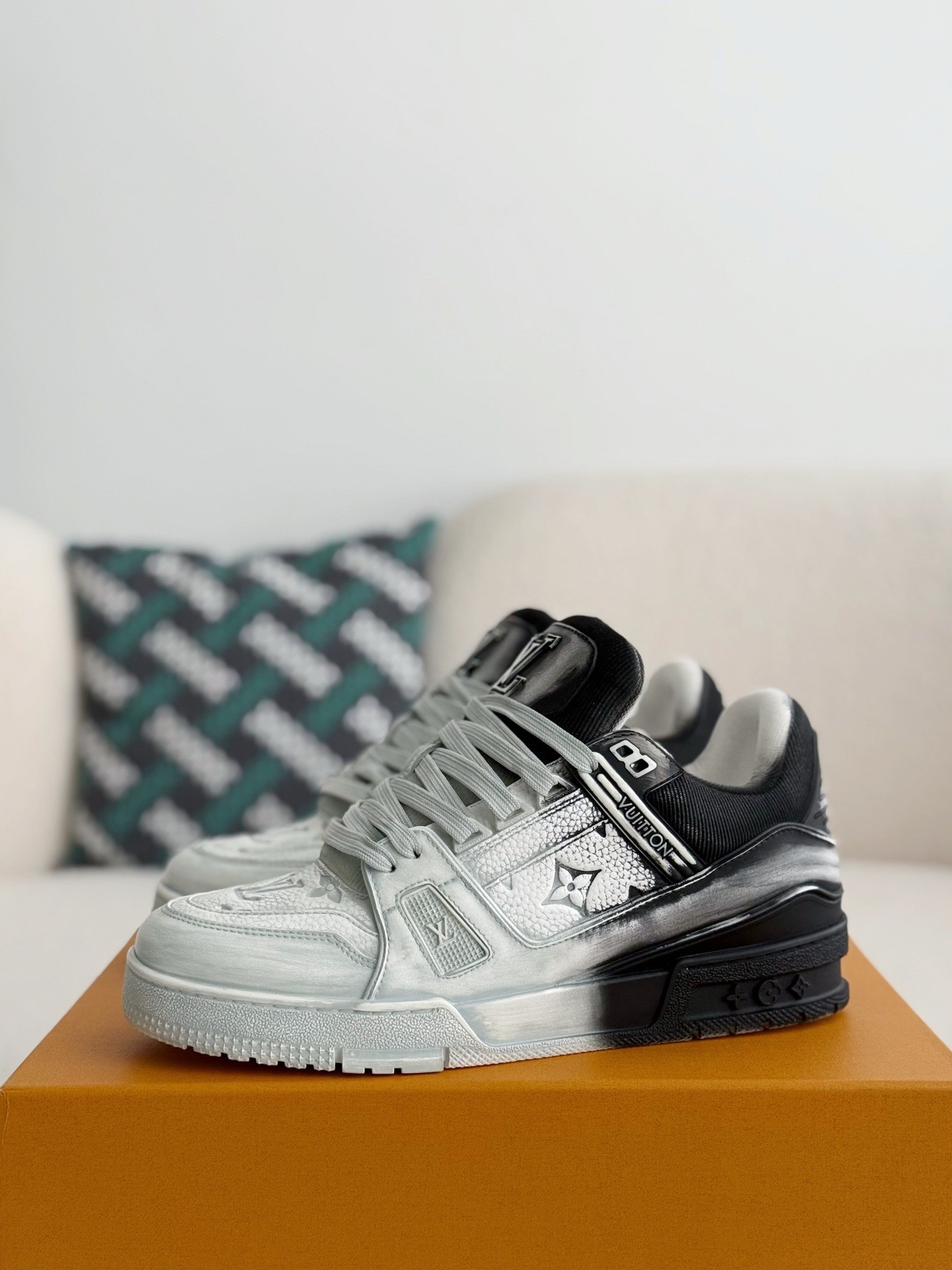 LOUIS VUITTON TRAINER SNEAKERS