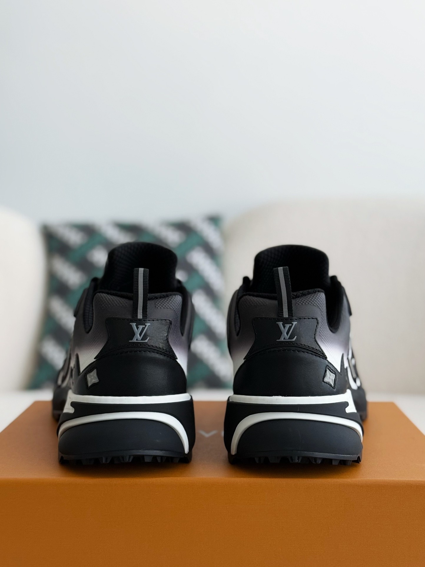 「#3695」LOUIS VUITTON CASUAL SNEAKERS