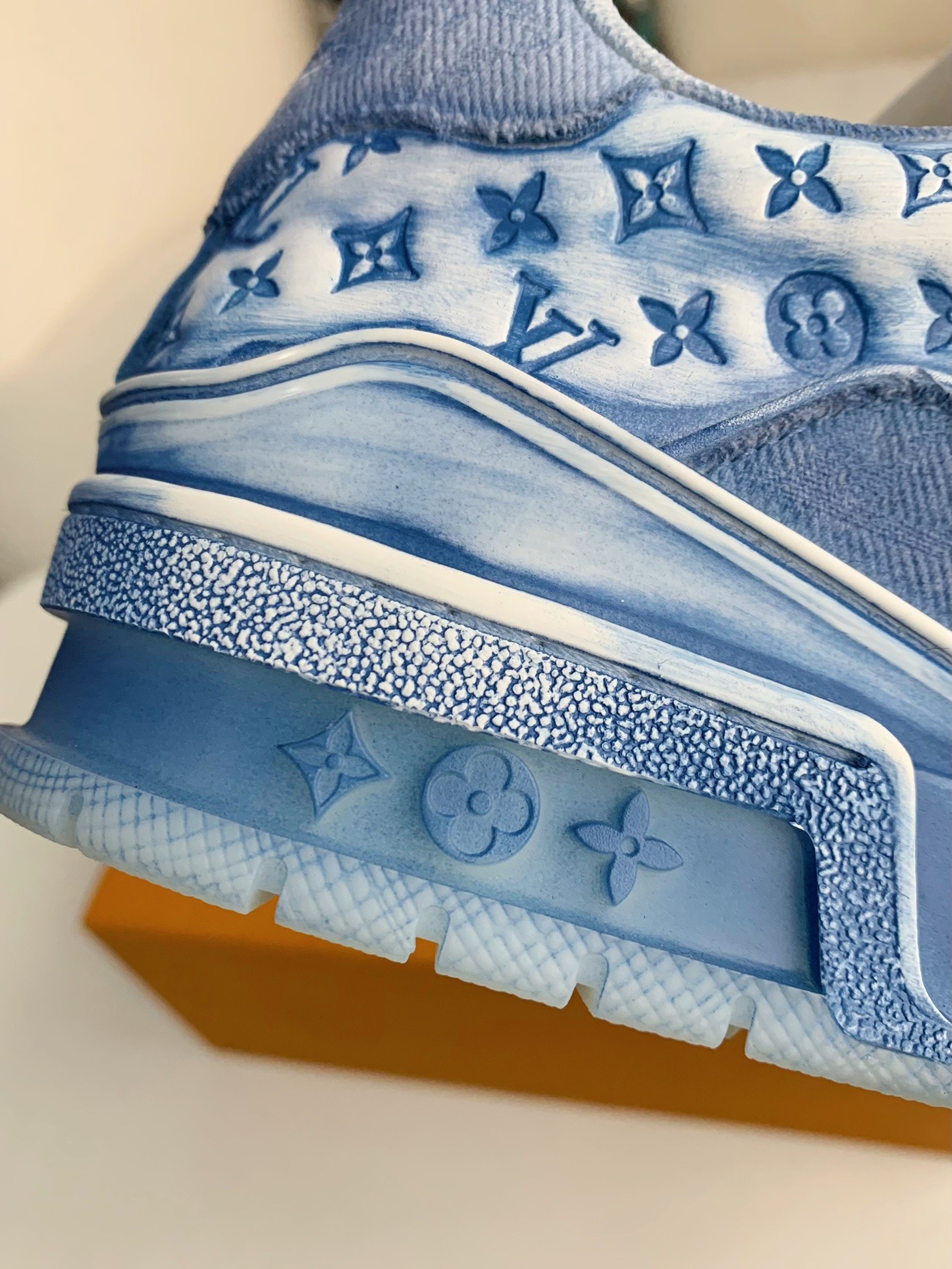 「#3318」 LOUIS VUITTON TRAINER SNEAKERS