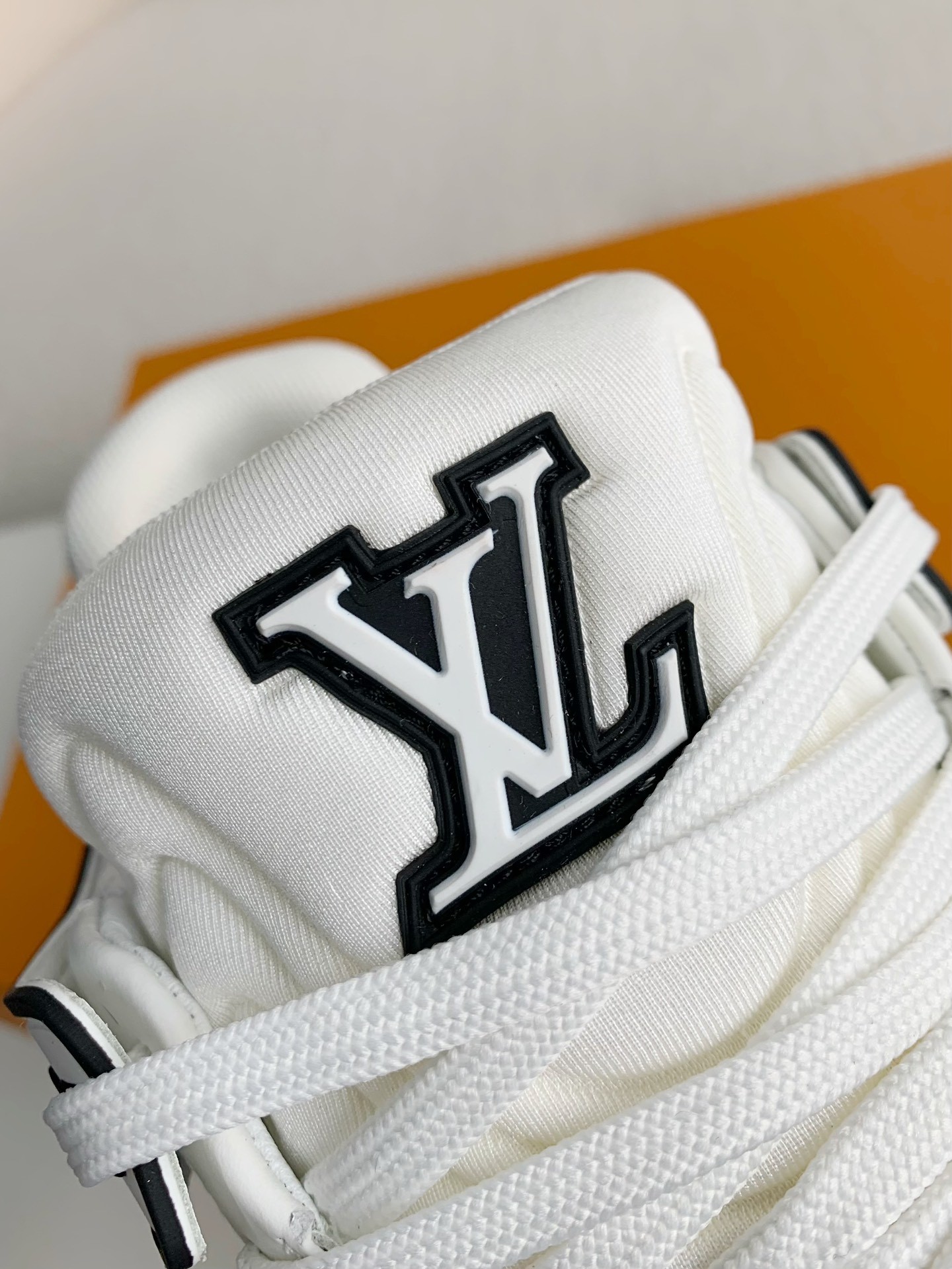 「#3049」LOUIS VUITTON SNEAKERS