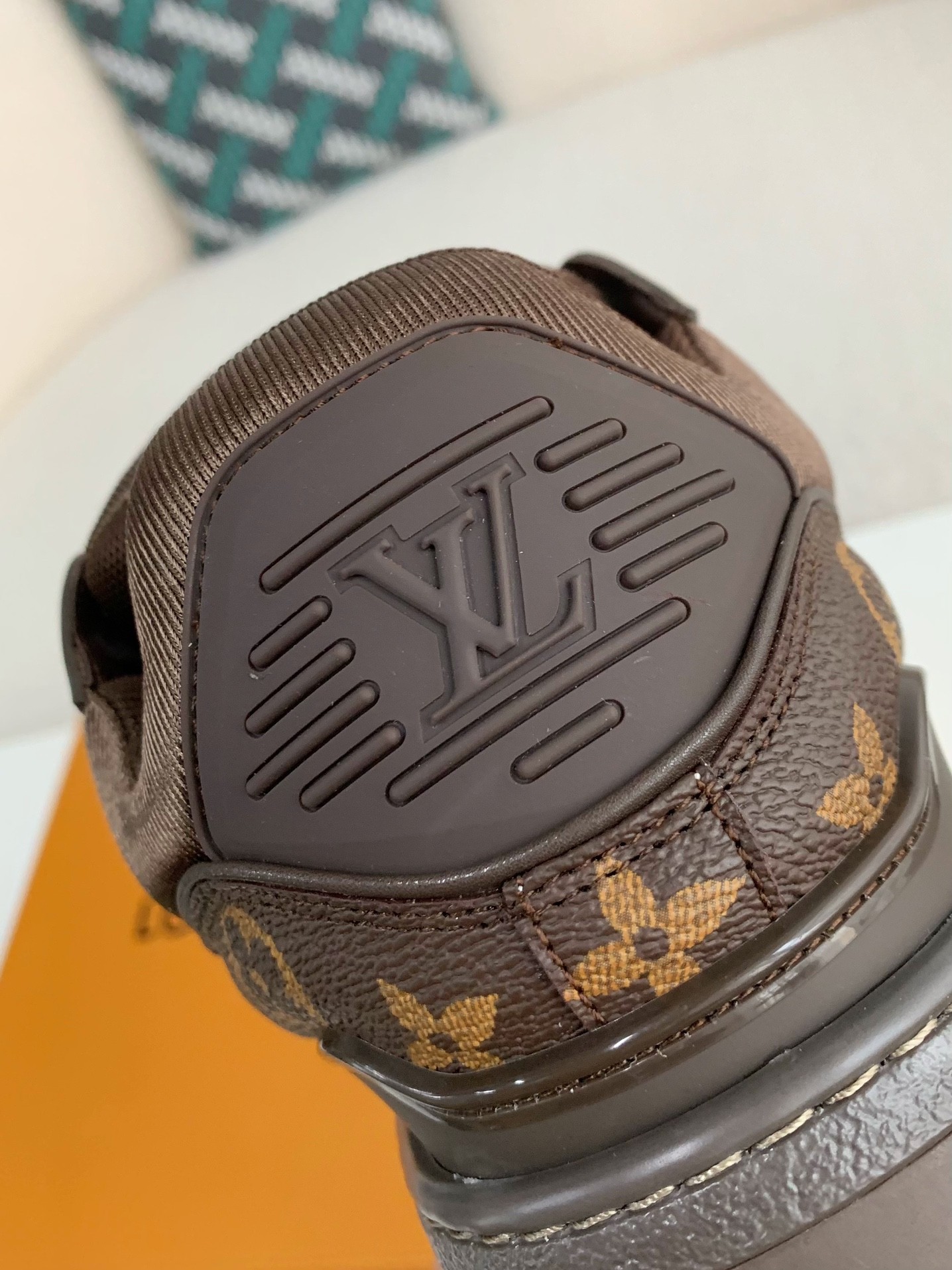 「#3340」 LOUIS VUITTON TRAINER SNEAKERS